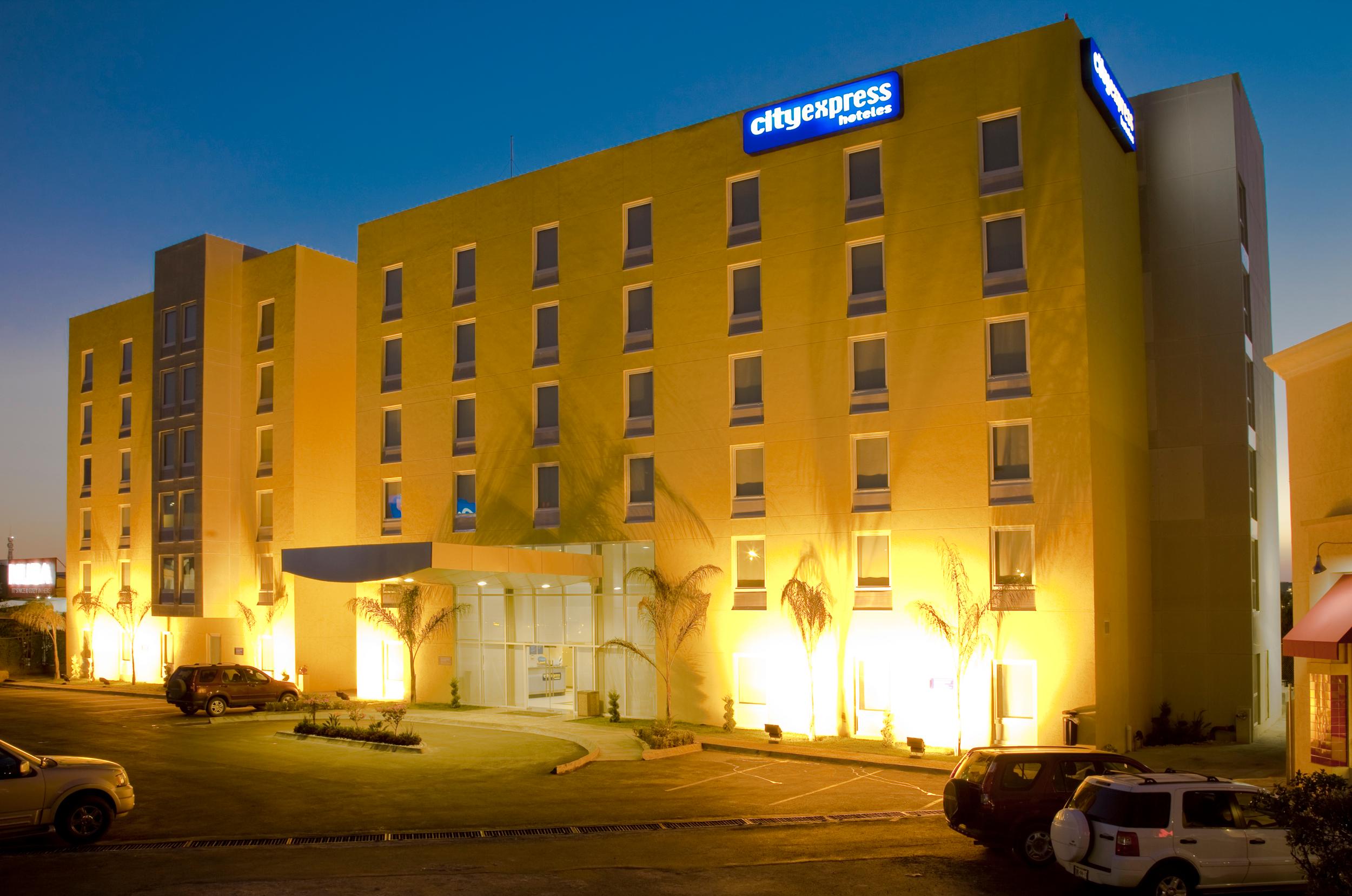 Vista Exterior City Express by Marriott Puebla Angelopolis