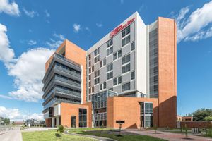 Alojamiento - Hilton Garden Inn Bogota Airport