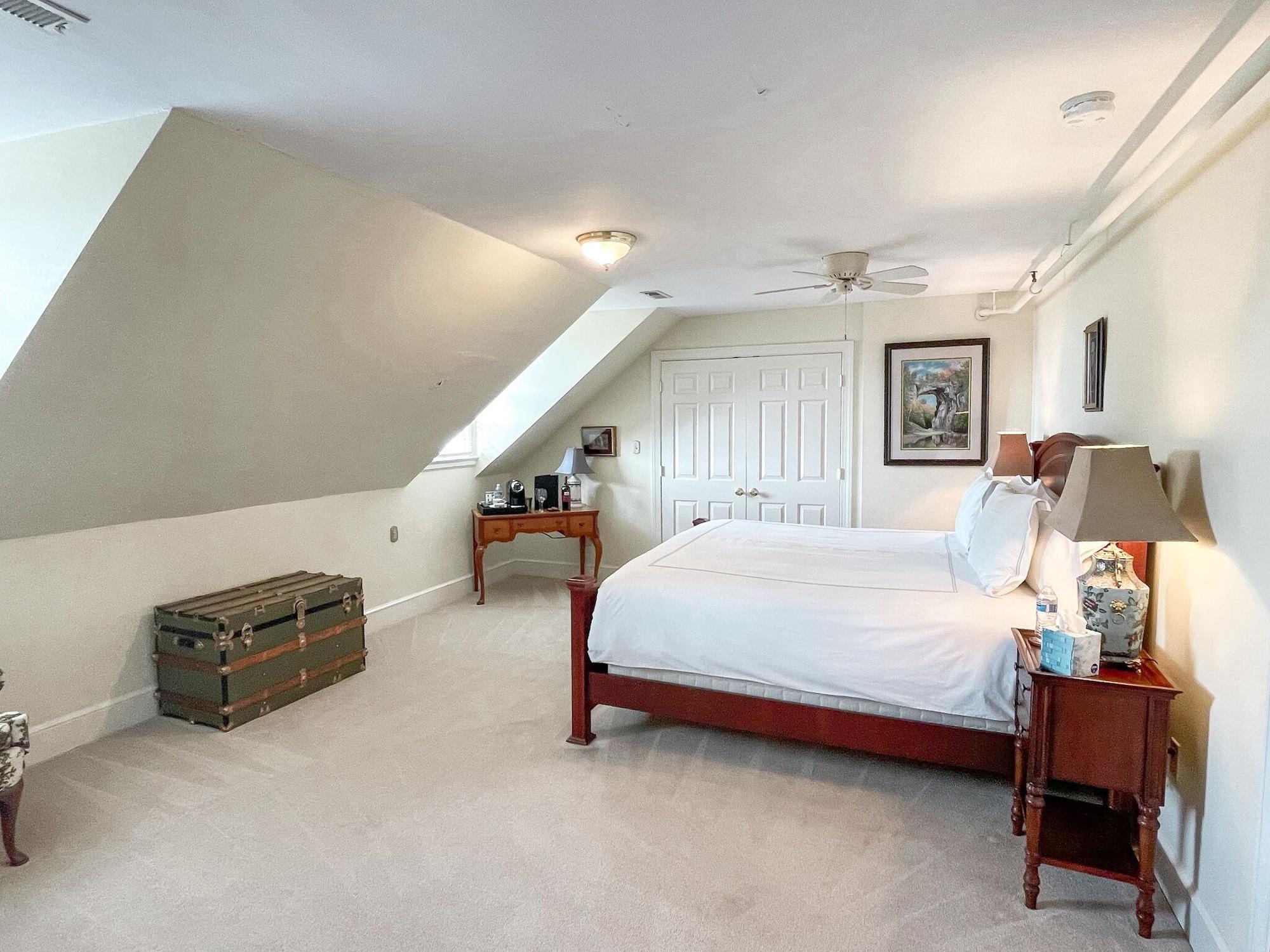 Varios Abigail Inn
