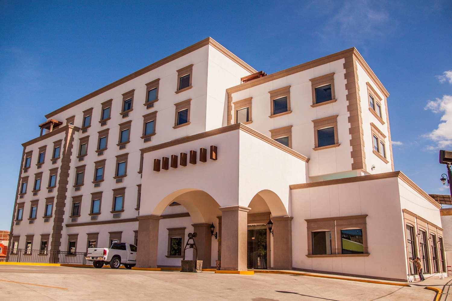 Vista Exterior Best Western Plus La Mina Parral