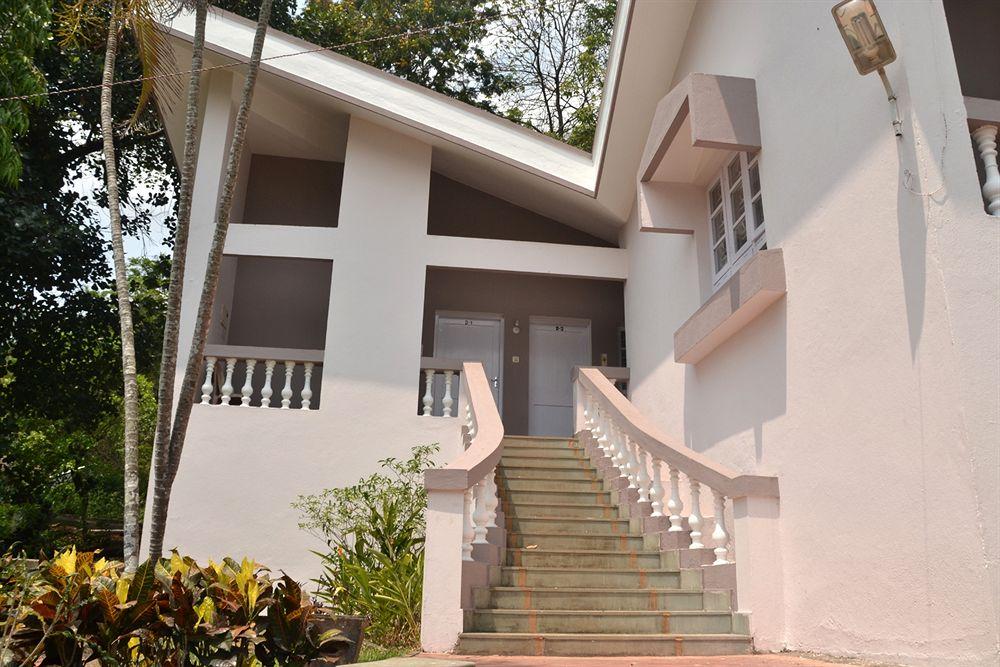 Vista Exterior Farmagudi Hill Retreat