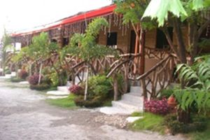 Alojamiento - Megan's Paradisio Beachfront Villa