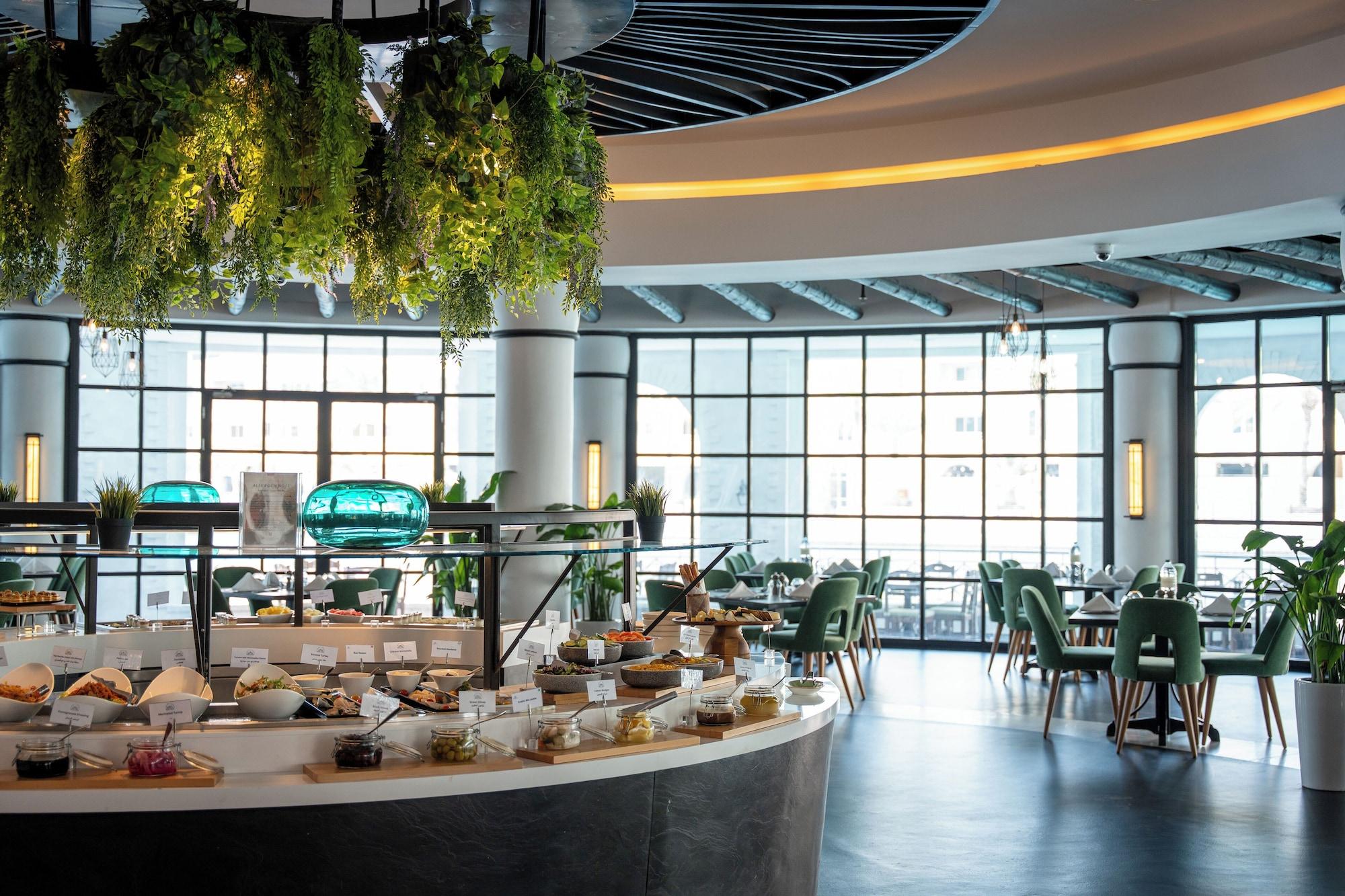 Restaurant Millennium Lakeview Hotel