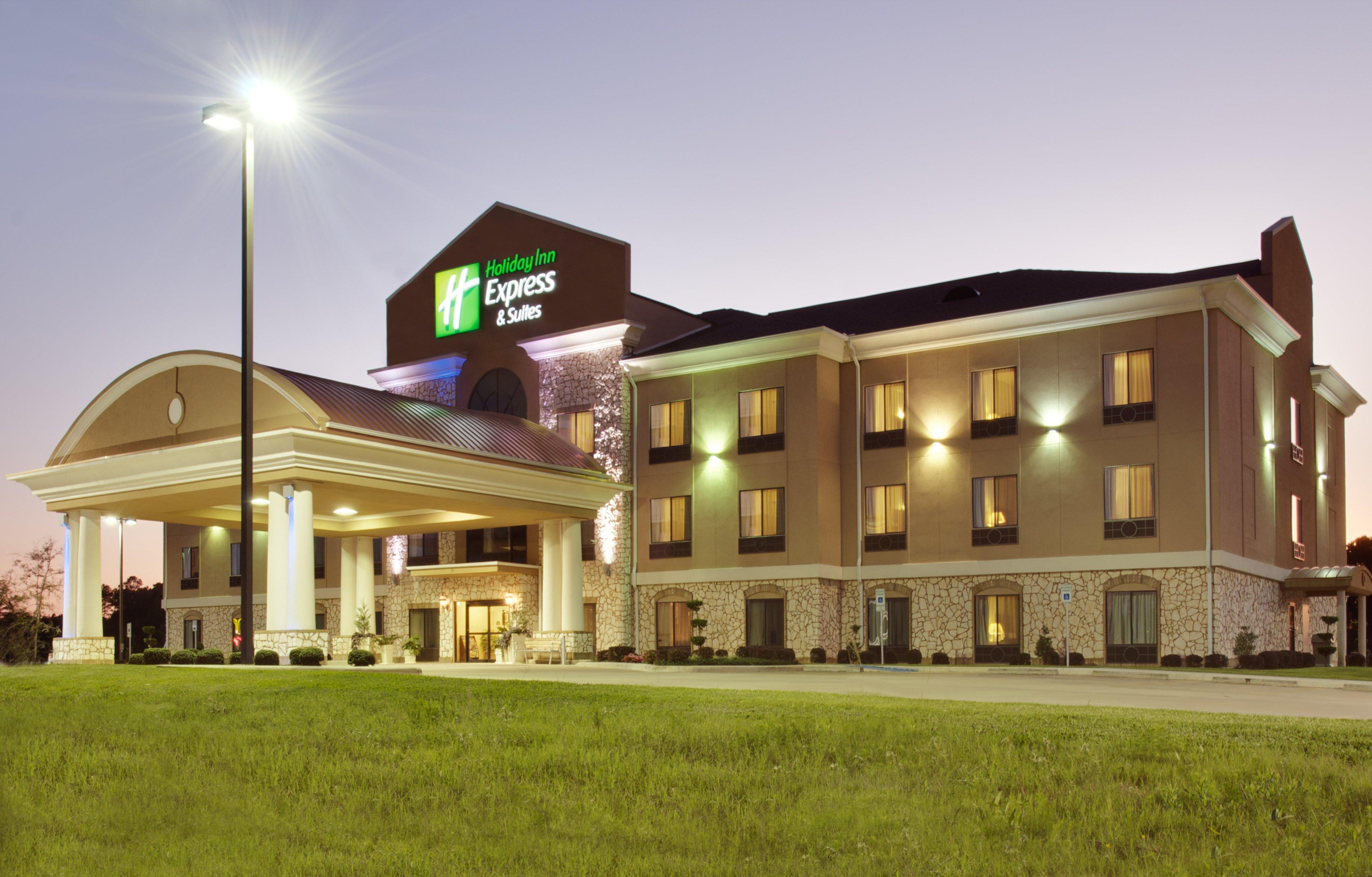 Vista Exterior Holiday Inn Express & Suites Center by IHG