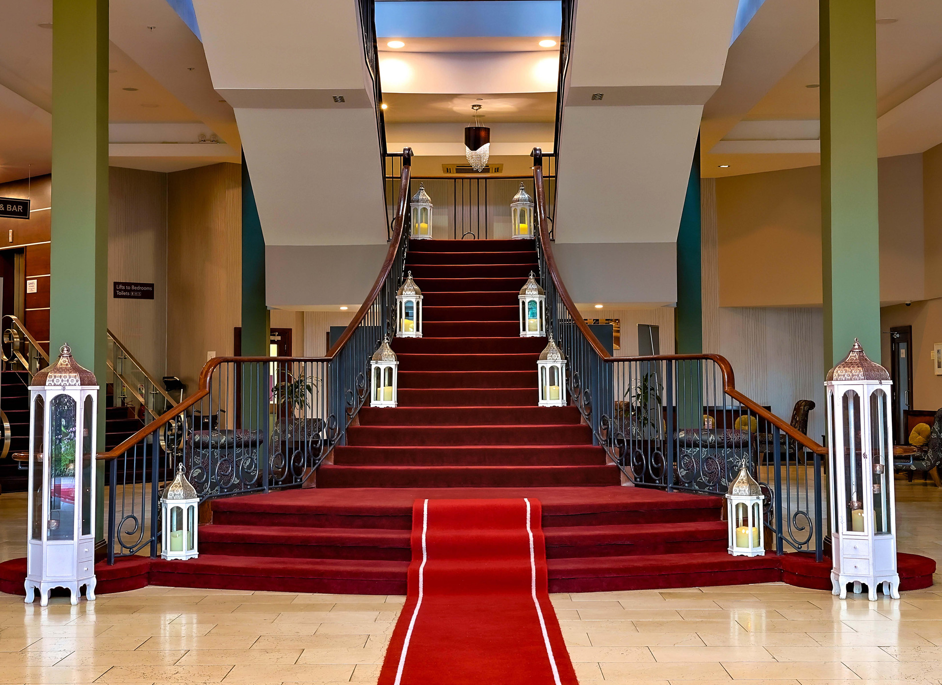 Vista Lobby Westgrove Hotel