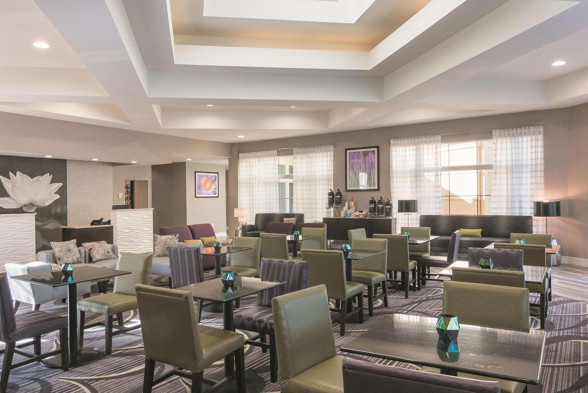 Restaurant La Quinta Inn & Suites by Wyndham Orlando Airport