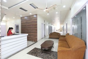 Alojamiento - OYO 10376 Hotel Golden Inn