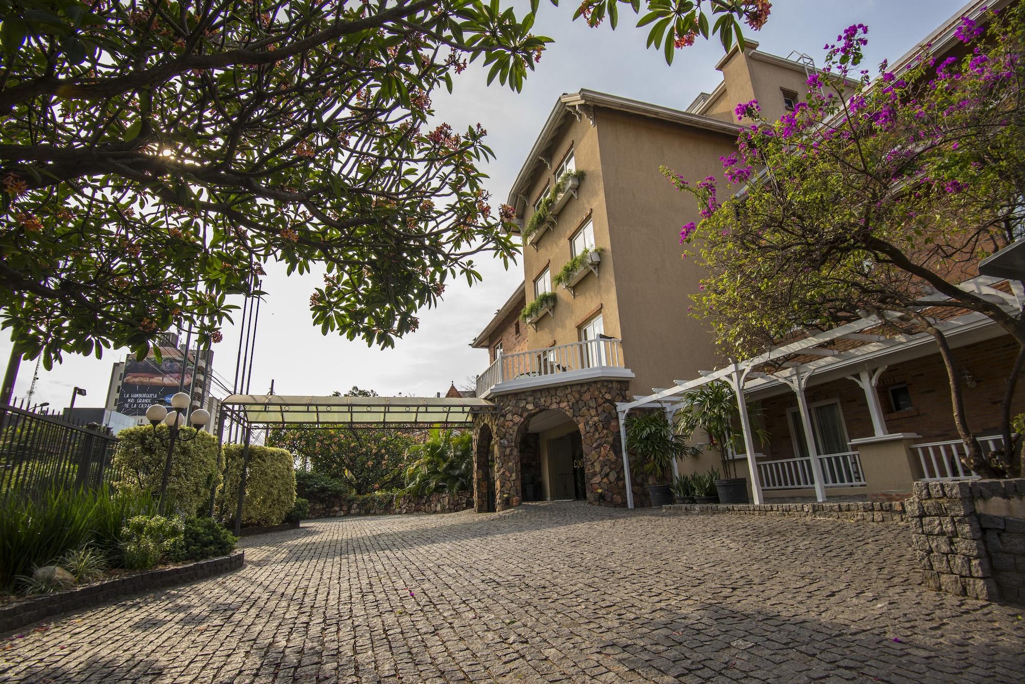 Vista Exterior Hotel Villa Morra Suites