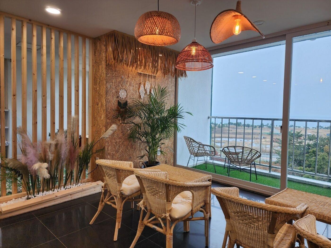 Vista Lobby Zio Pinetree