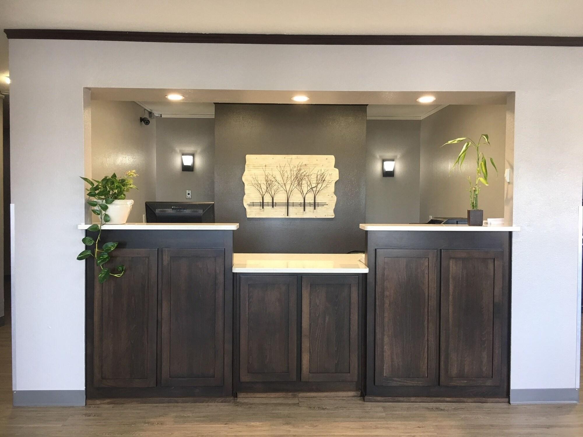 Vista Lobby Super 8 by Wyndham Neosho