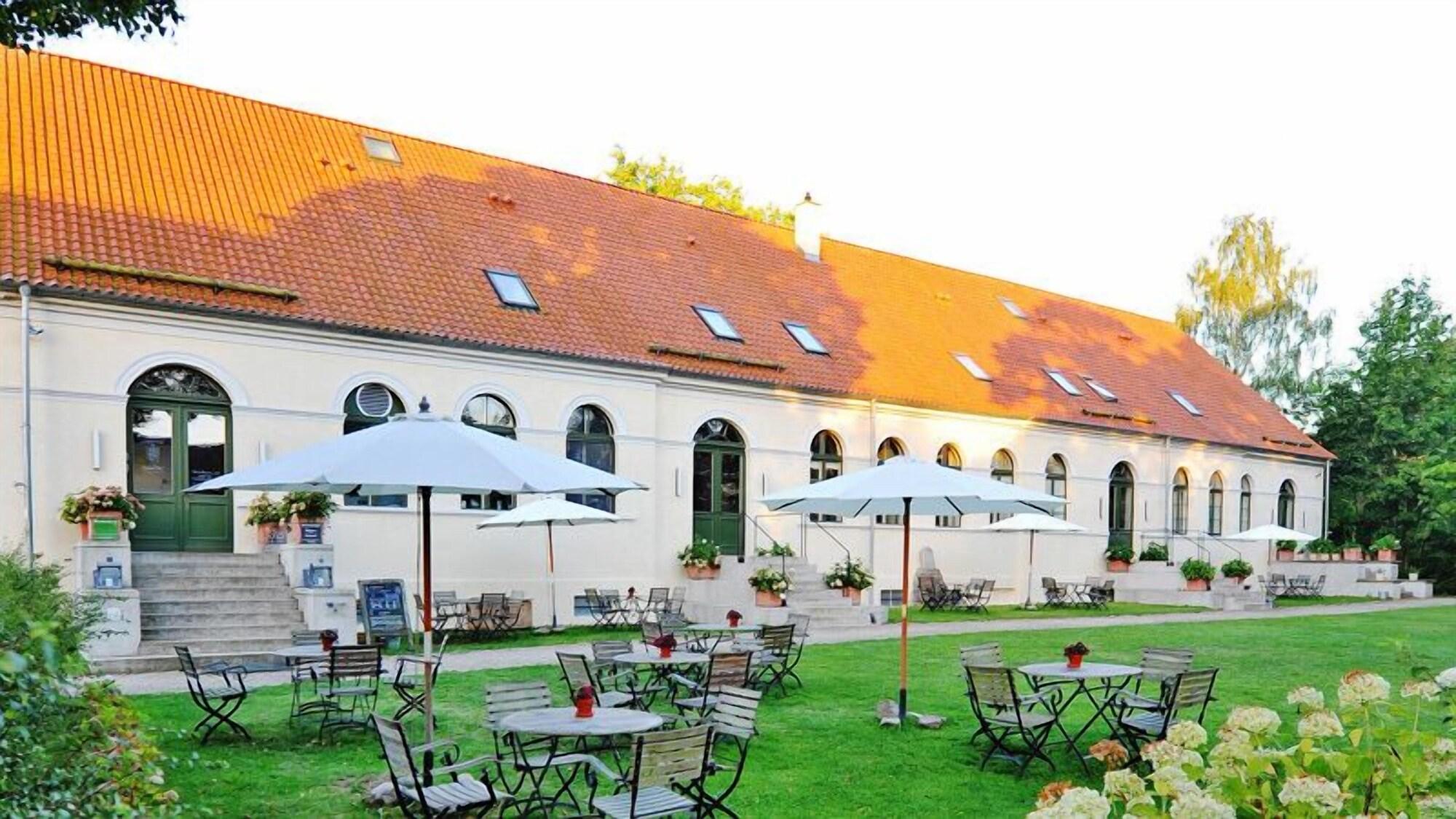 Varios Kavaliershaus Schloss Blücher