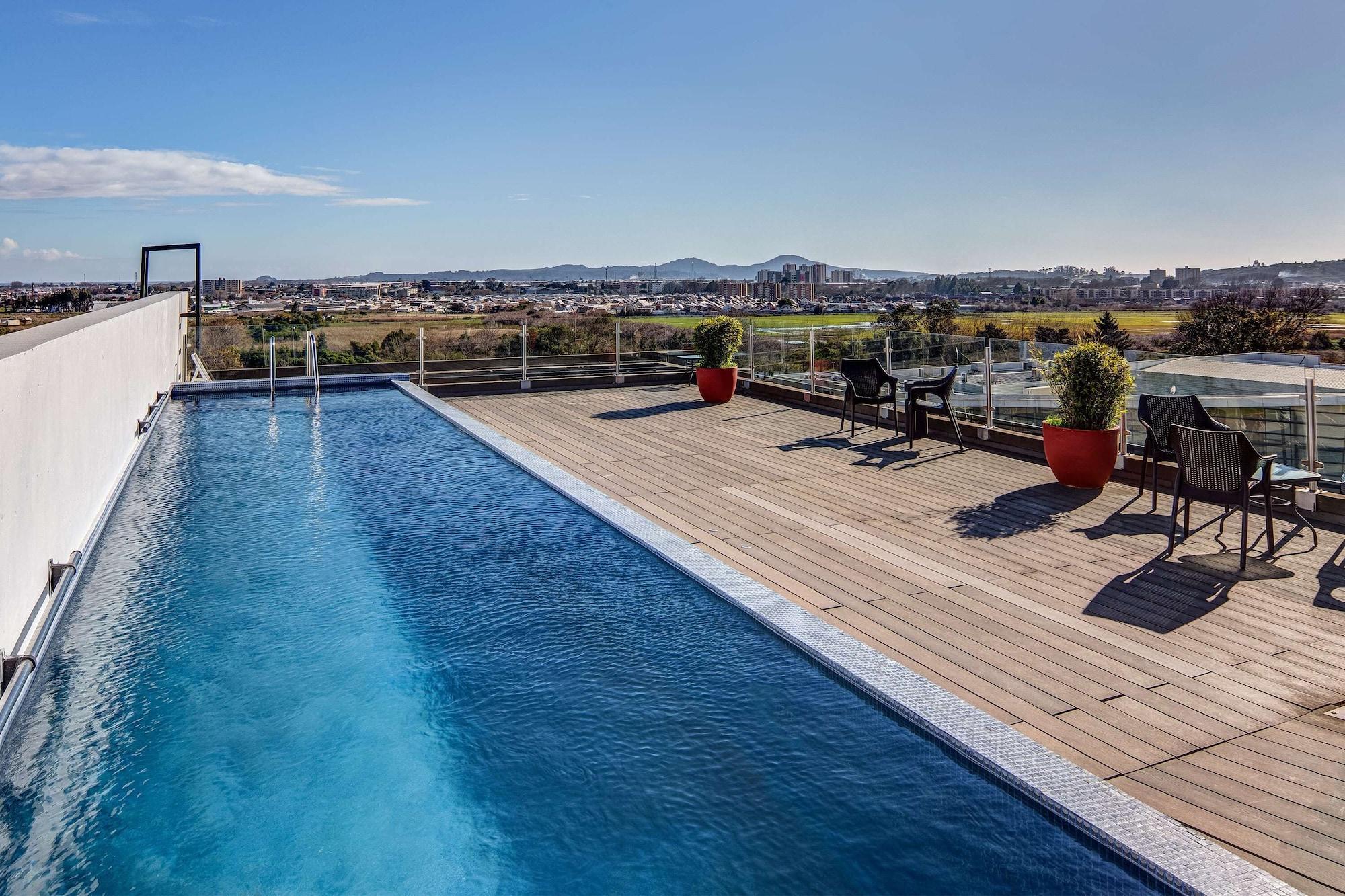 Vista Piscina Wyndham Concepcion Pettra