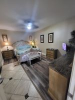 Alquiler Vacacional - 12th Fl.Remodel 2021, East Wrap Ard View, 2br, Slps7; NEW one vrbo.com/2380847