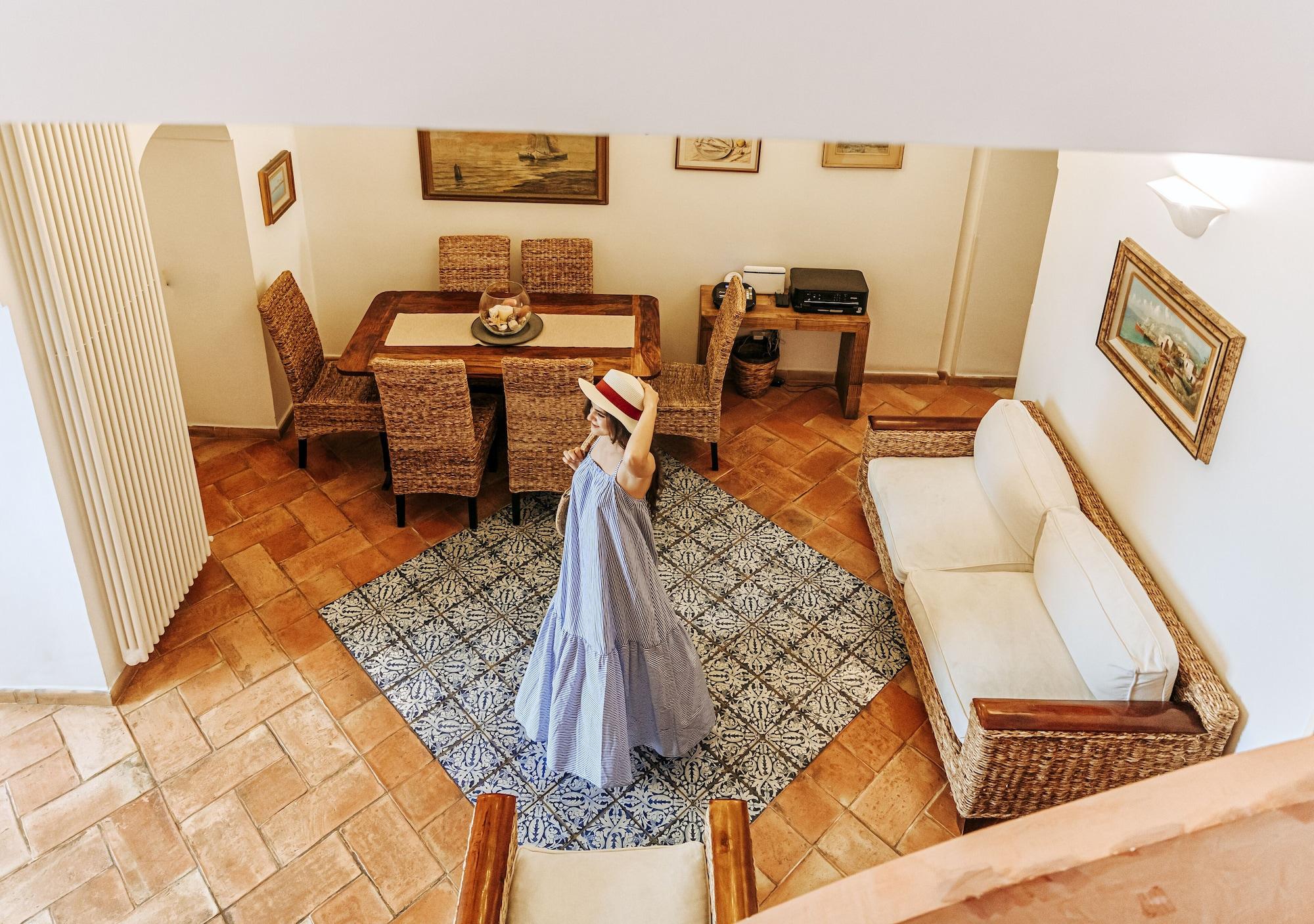 Vista Lobby Villa Lieta