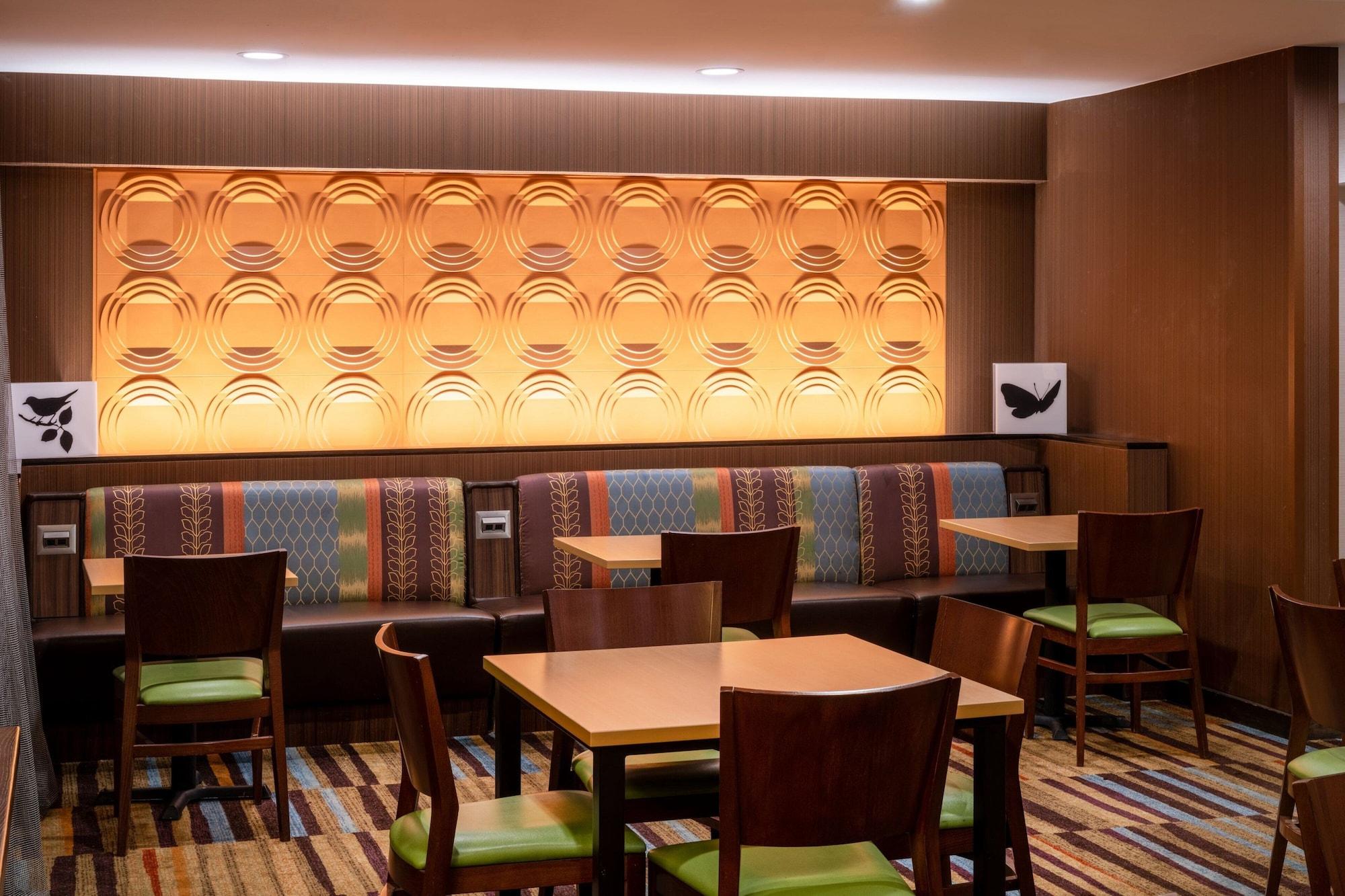 Restaurant Fairfield Inn and Suites by Marriott Denver Aurora/ Medical Center