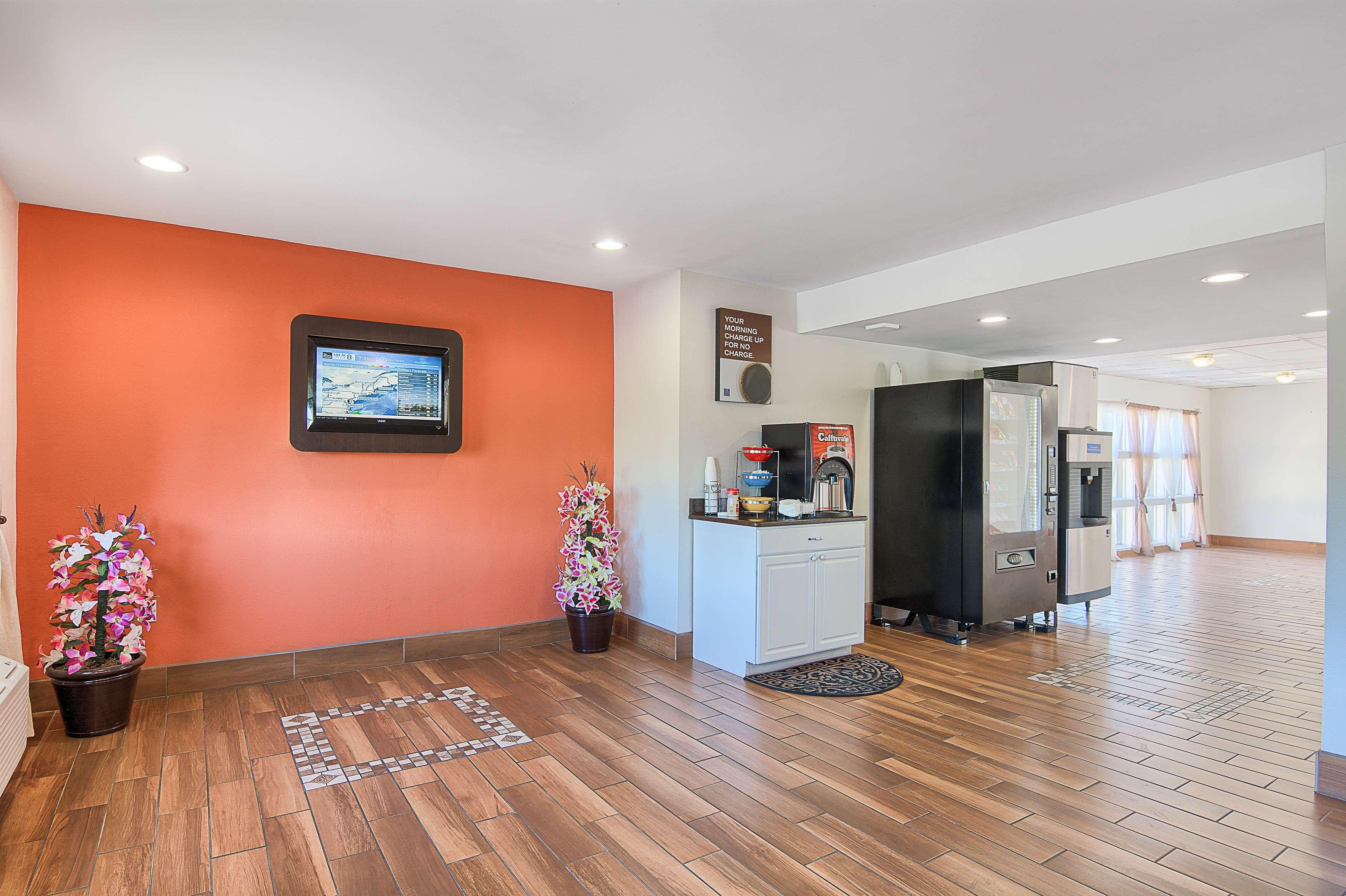 Vista Lobby Motel 6 Harrisonburg, VA - South