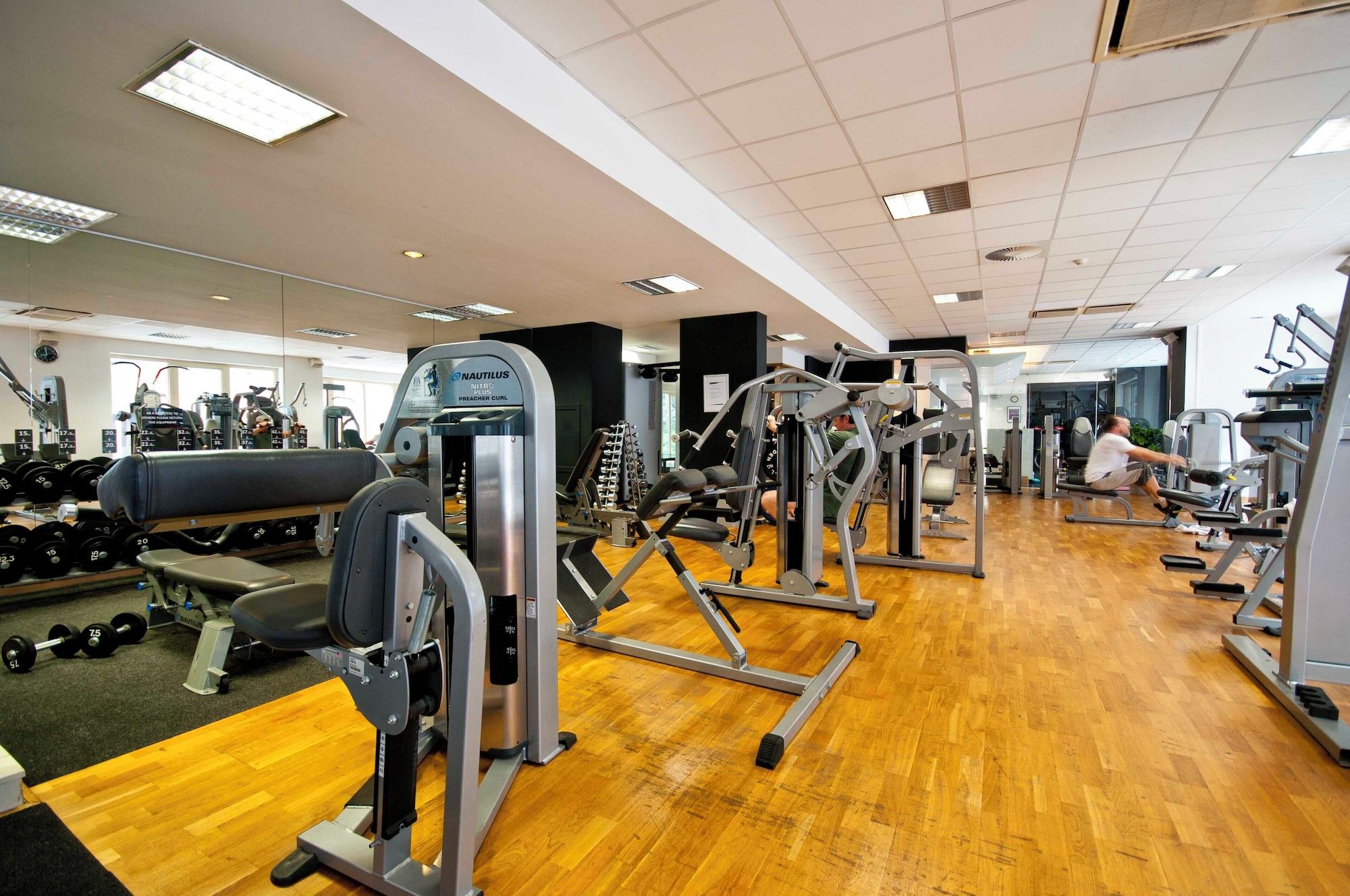 Gimnasio Thon Residence Parnasse