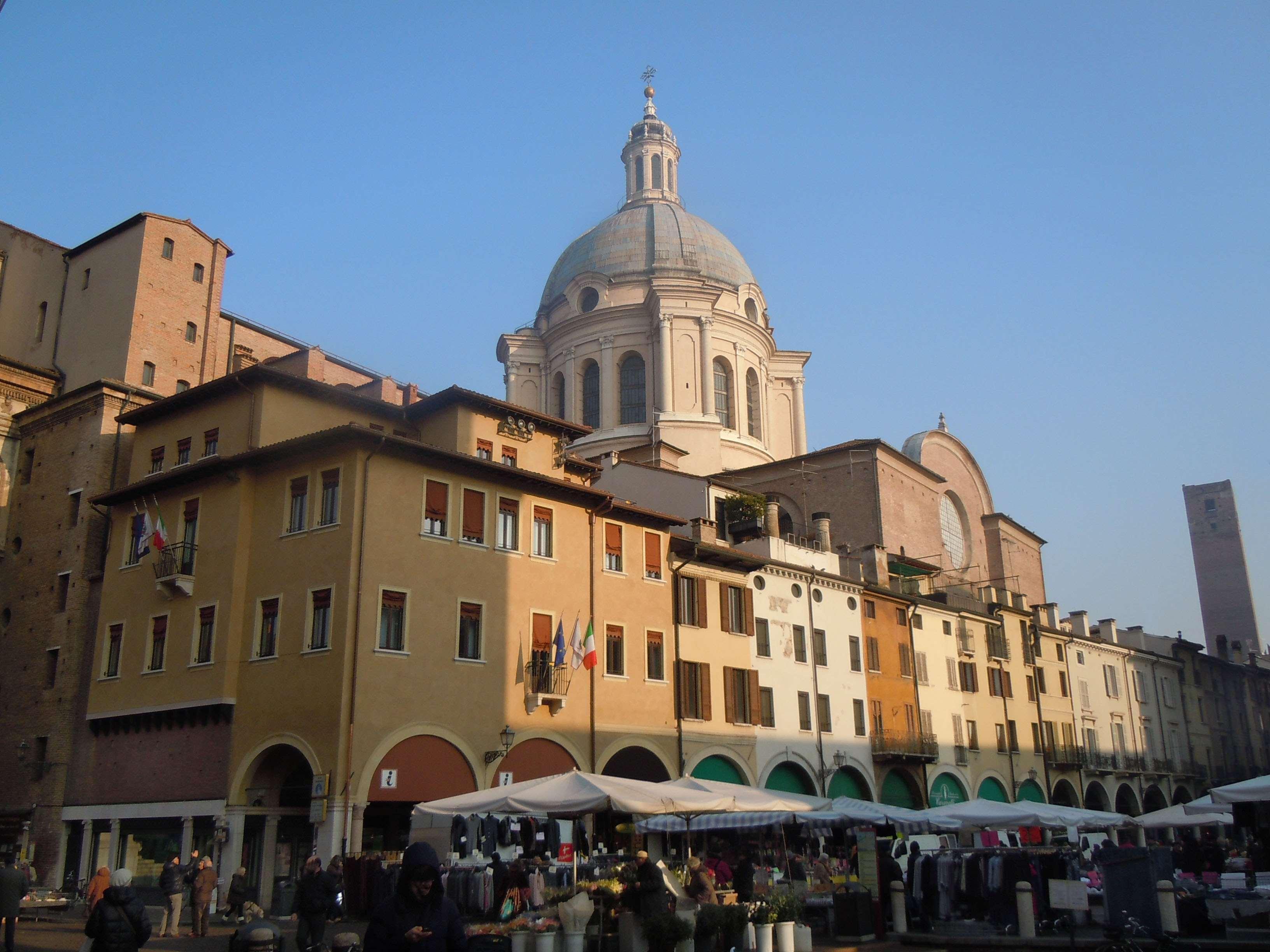 Vista Exterior B&B HOTEL Mantova Cristallo