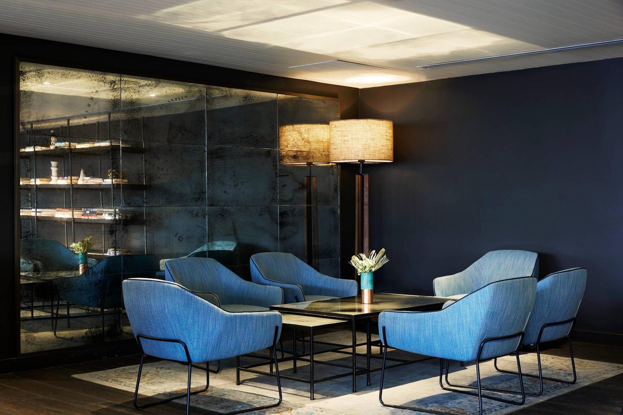 Vista Lobby Pier One Sydney Harbour, Marriott Autograph Collection