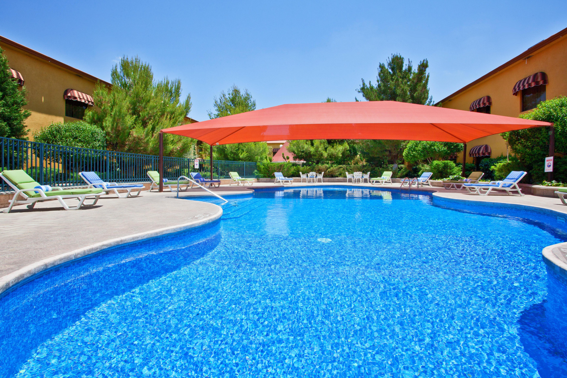 Vista Piscina Holiday Inn Express Chihuahua by IHG