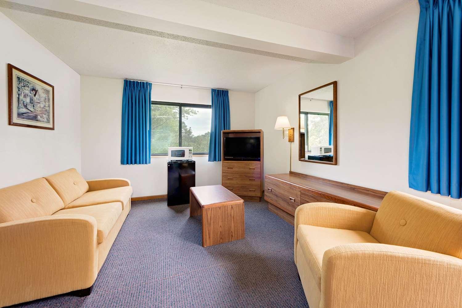 Suite Super 8 by Wyndham Centerville