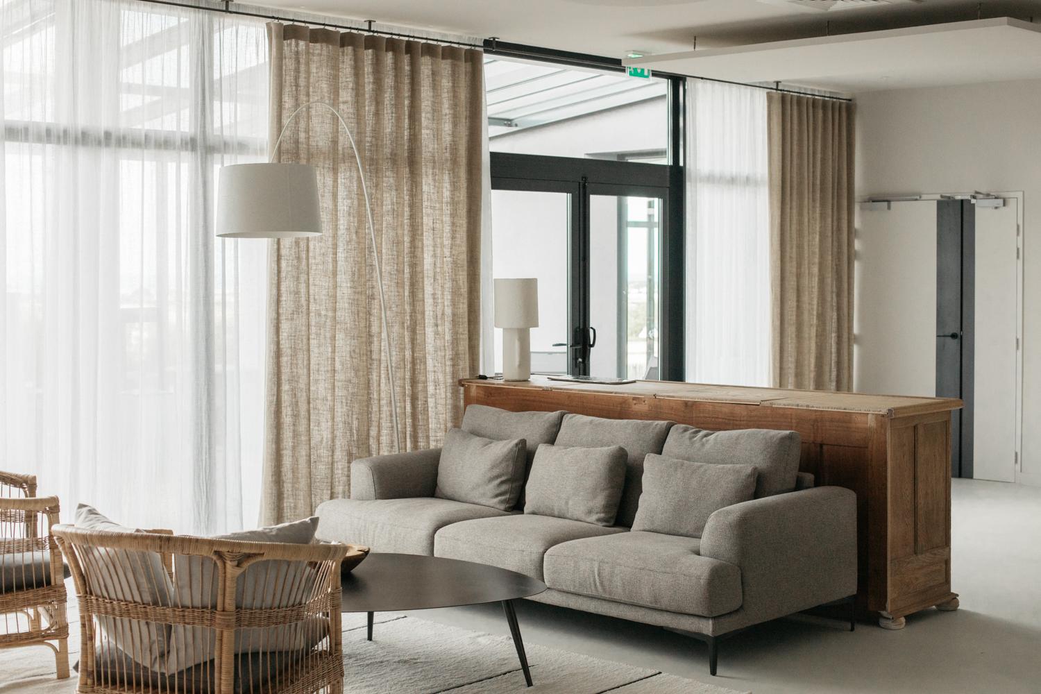 Vista Lobby La Butte