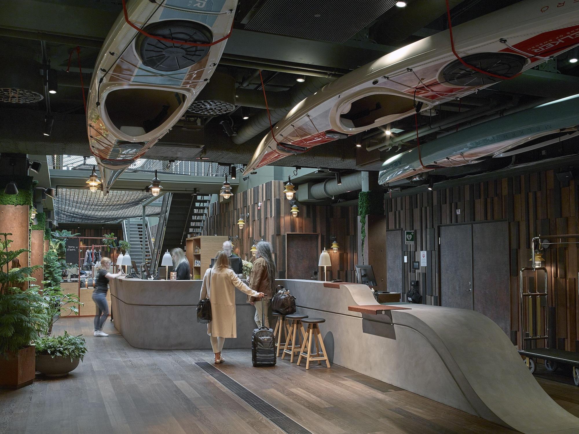 Vista Lobby Downtown Camper by Scandic