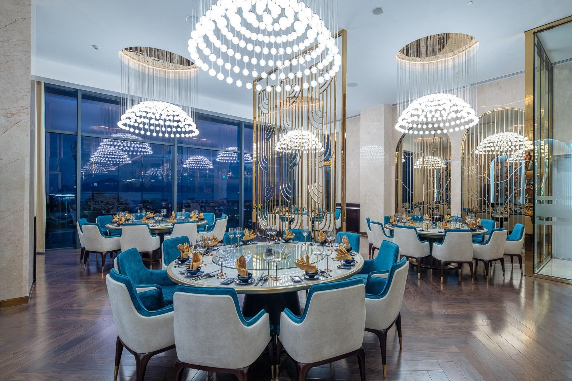 Restaurant Radisson Blu Hotel, Ha Long Bay