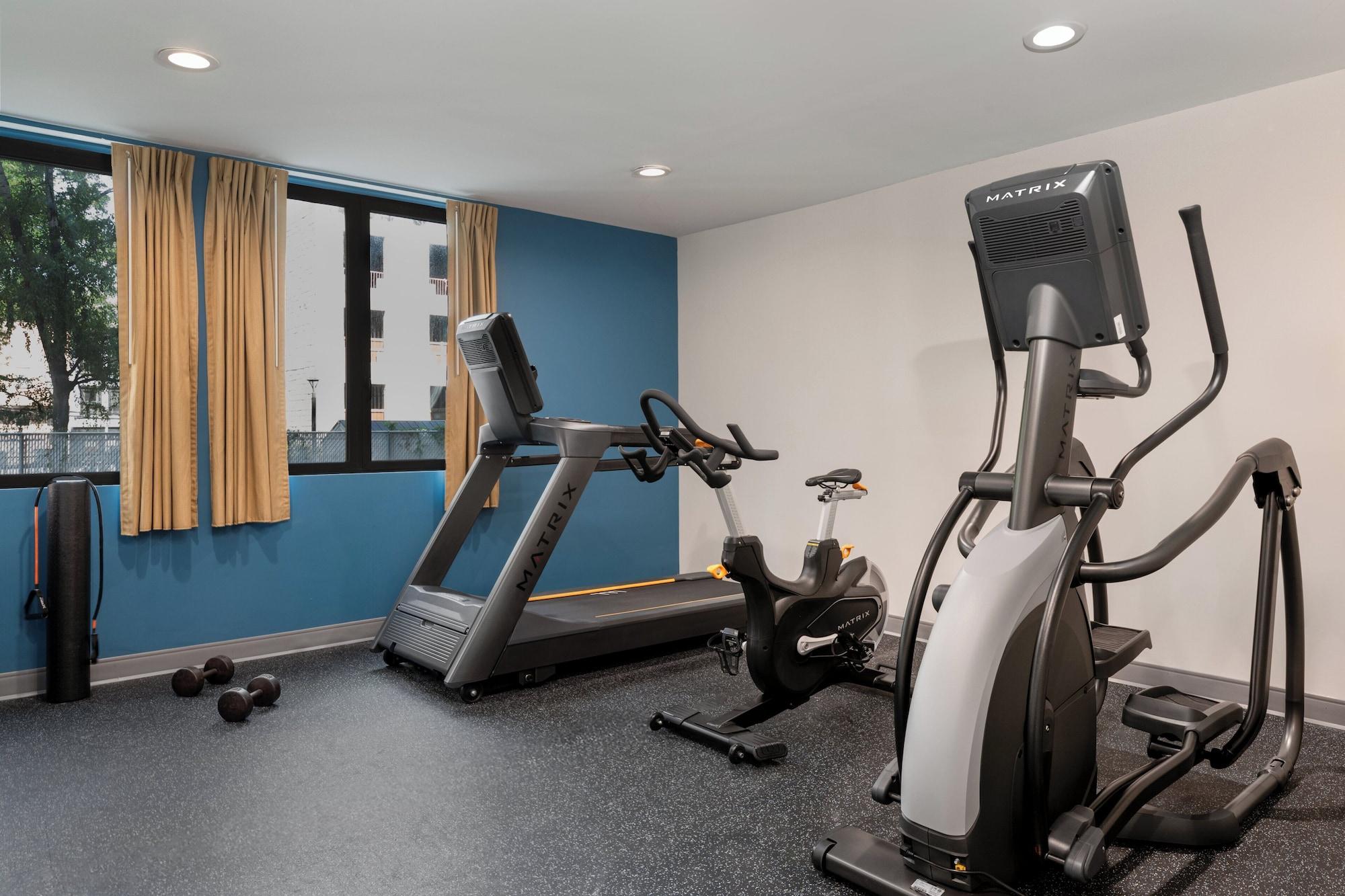 Gimnasio Holiday Inn Express & Suites Bronx - Zoo Area by IHG