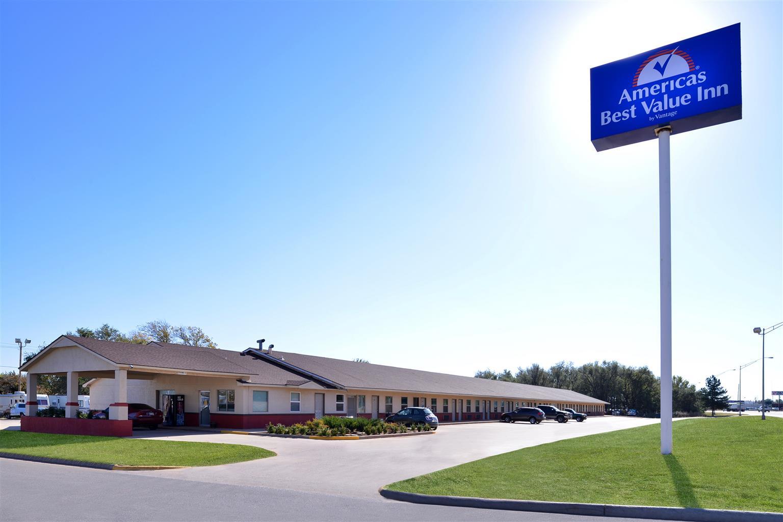 Vista Exterior Executive Inn Woodward