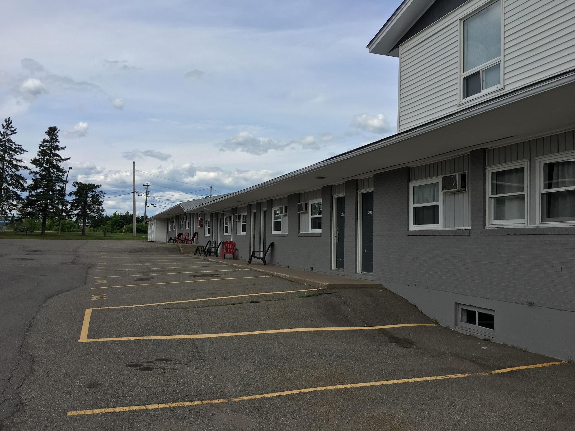 Vista Exterior Fairway Inn