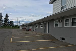 Alojamiento - Fairway Inn