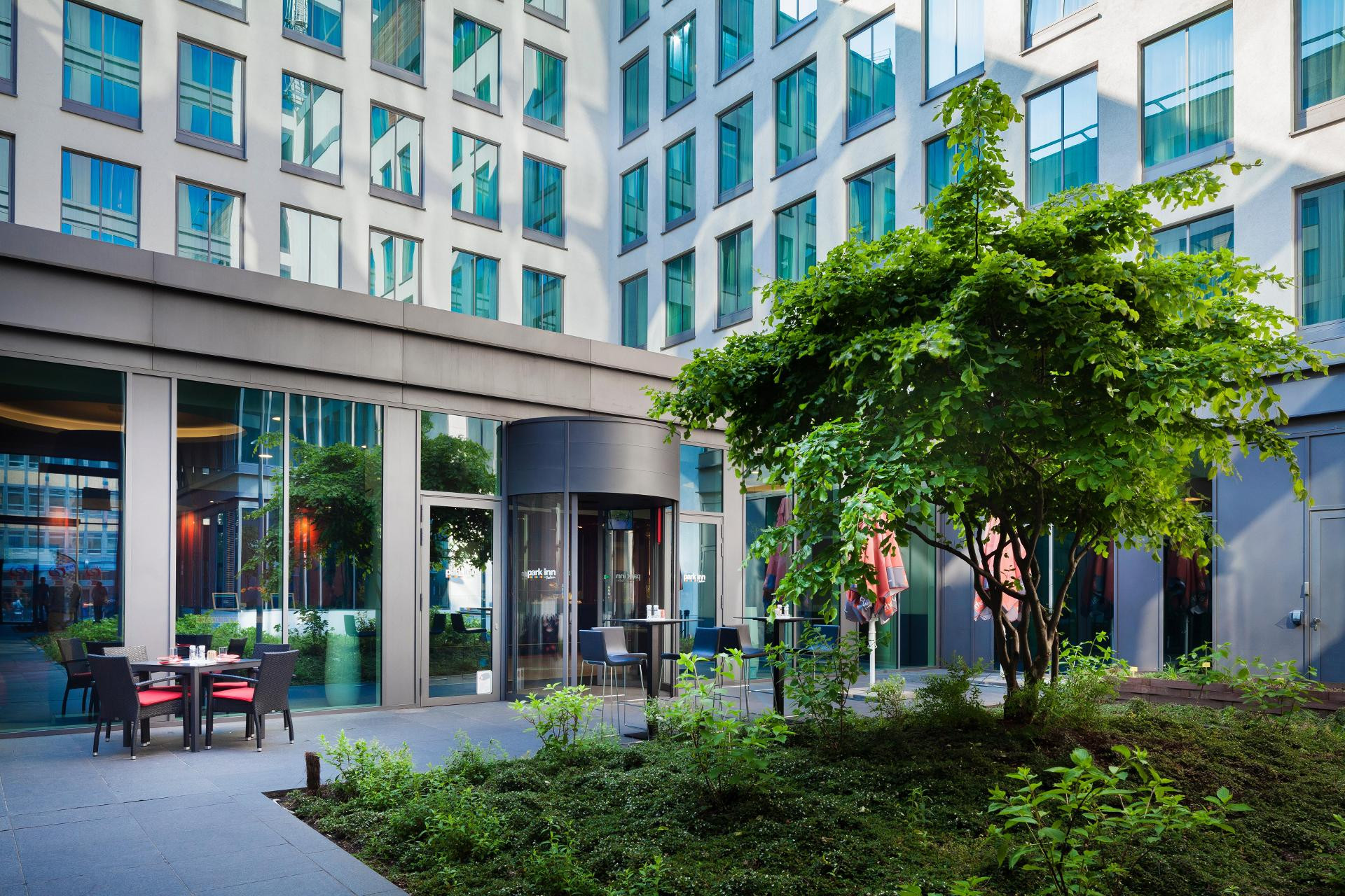 Vista Exterior Radisson Hotel Brussels Centre Midi