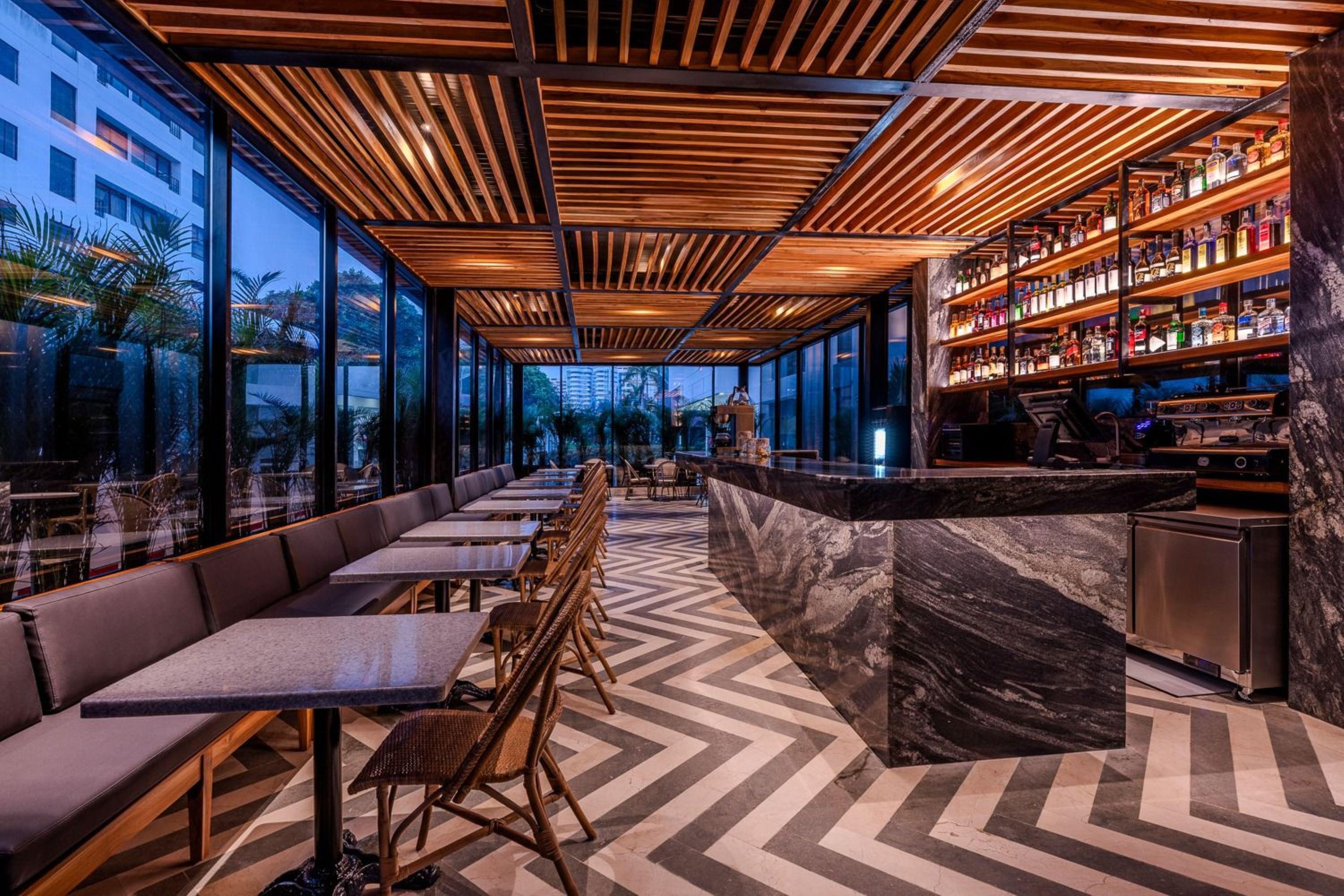 Vista Lobby Oz Hotel