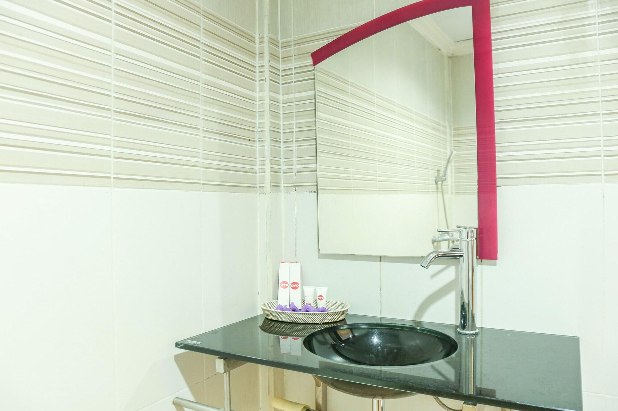 Equipamiento de Habitación OYO 1732 Edotel Praya