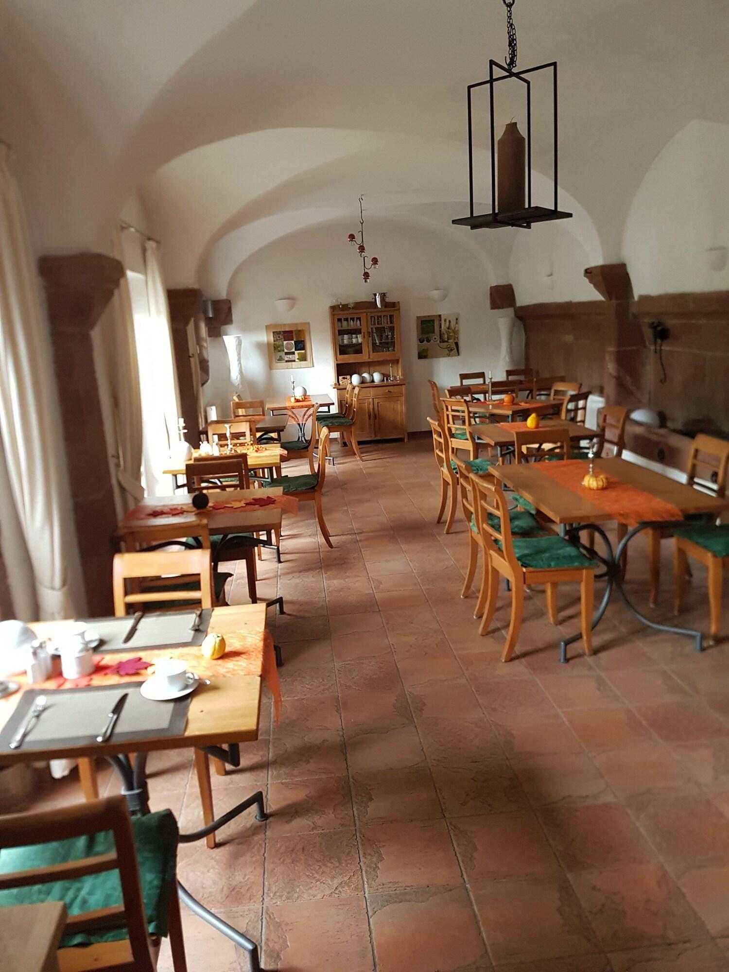 Restaurant Alter Winzerhof Weisenheim am Berg e.K.