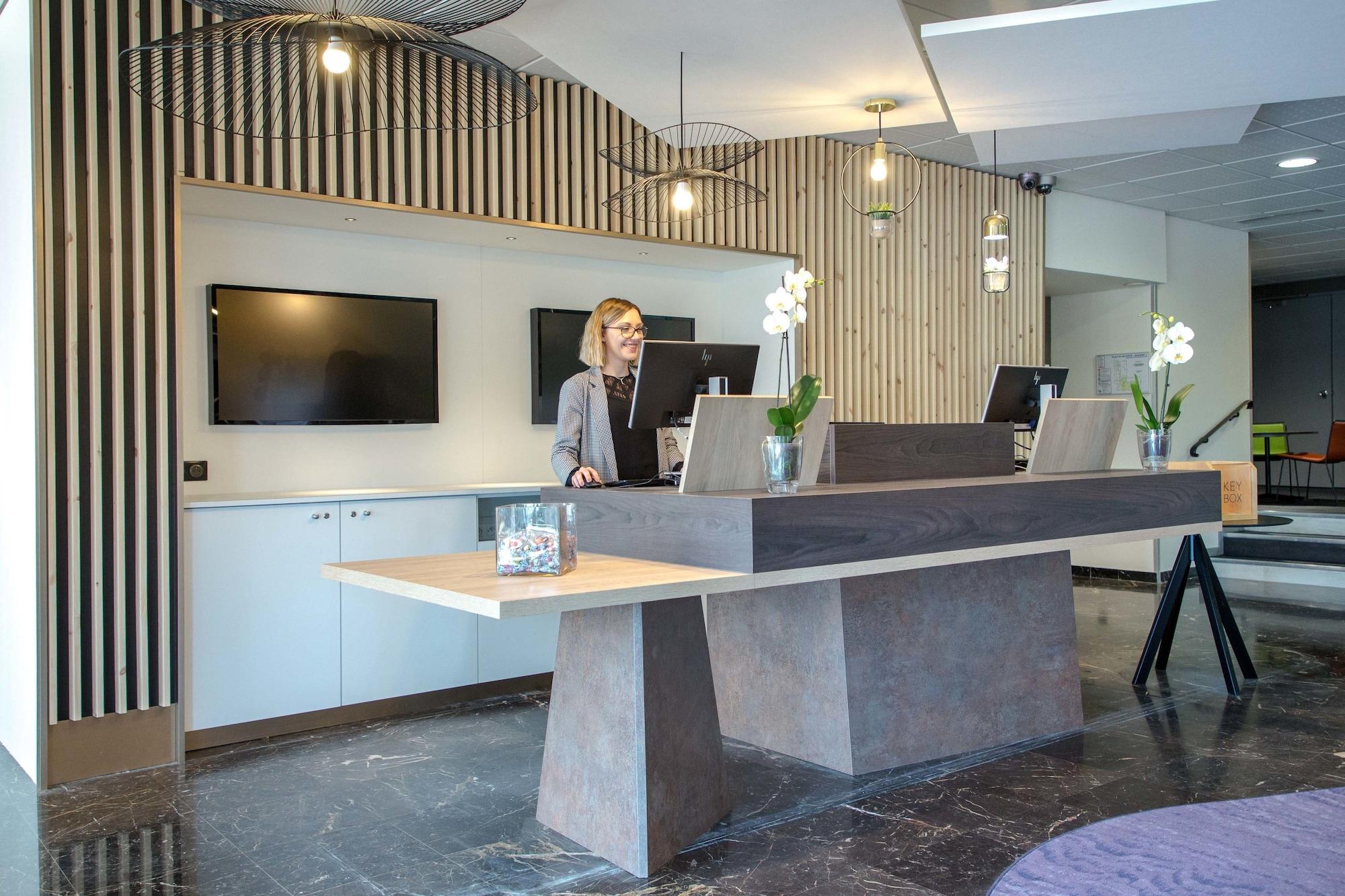 Vista Lobby Mercure Cavaillon Hotel