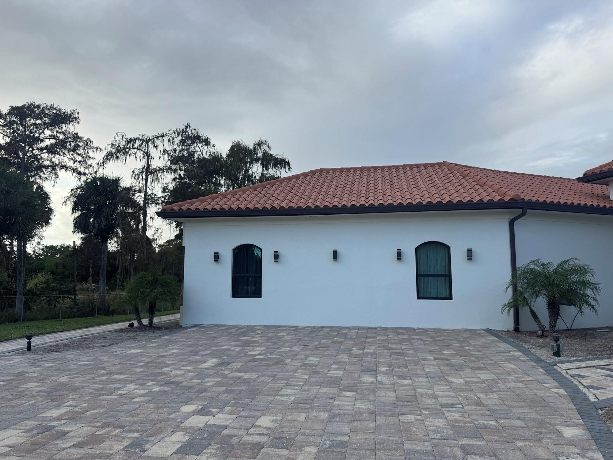 Vista Exterior Serene Stays Naples