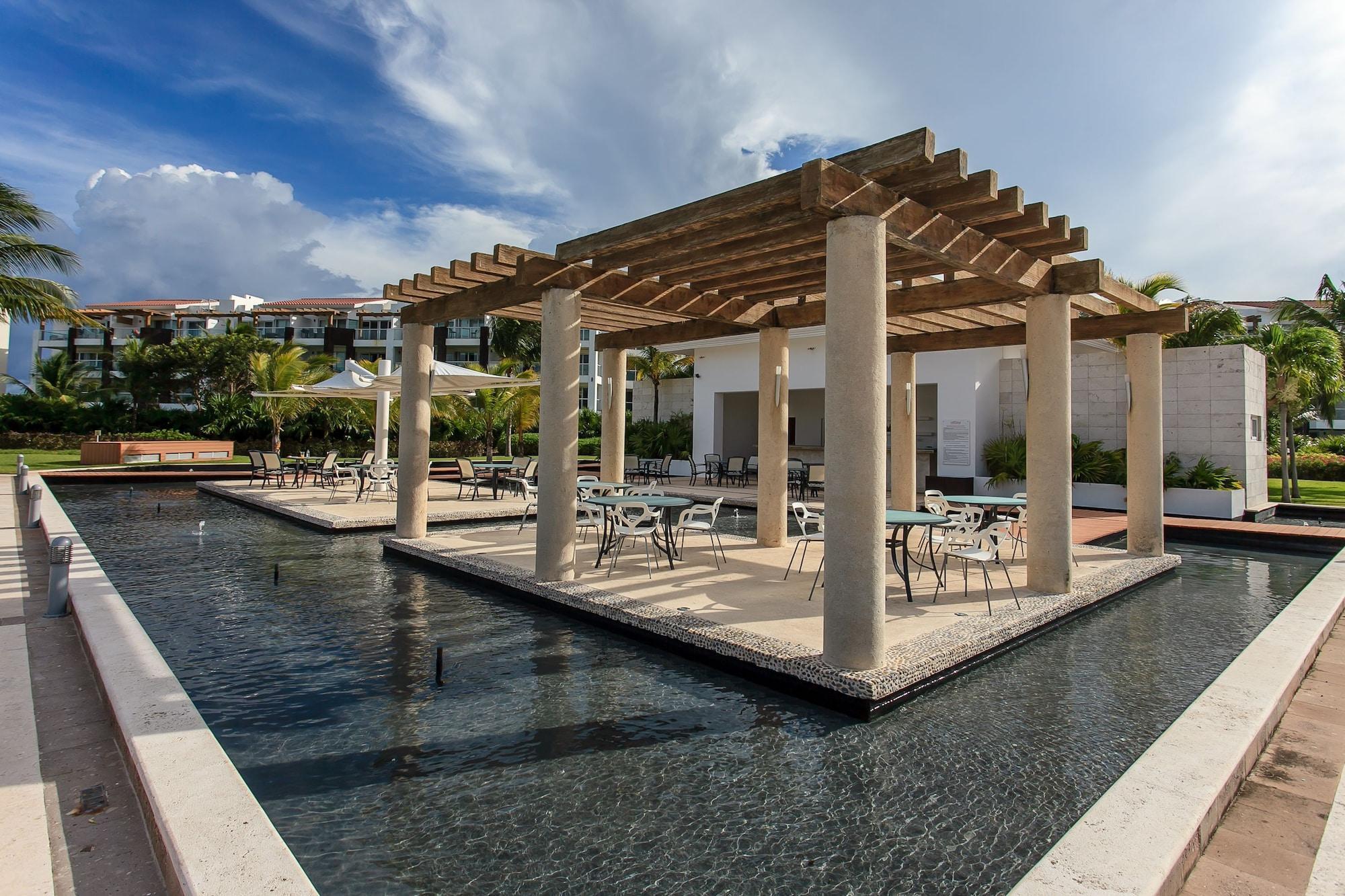 Vista Exterior Mareazul 723 Sur by Riviera Rentals