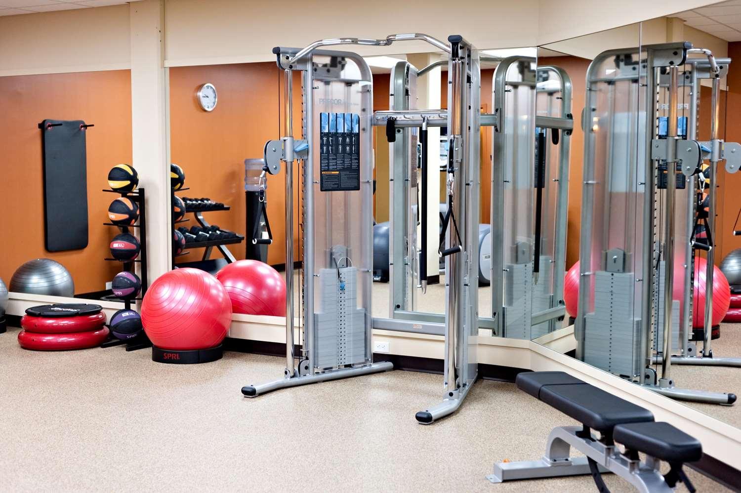 Gimnasio Inn at the 5th