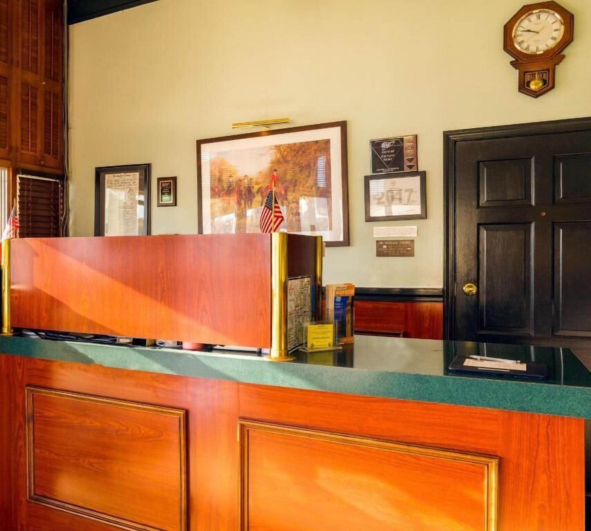 Vista Lobby Budget Host Alexandria