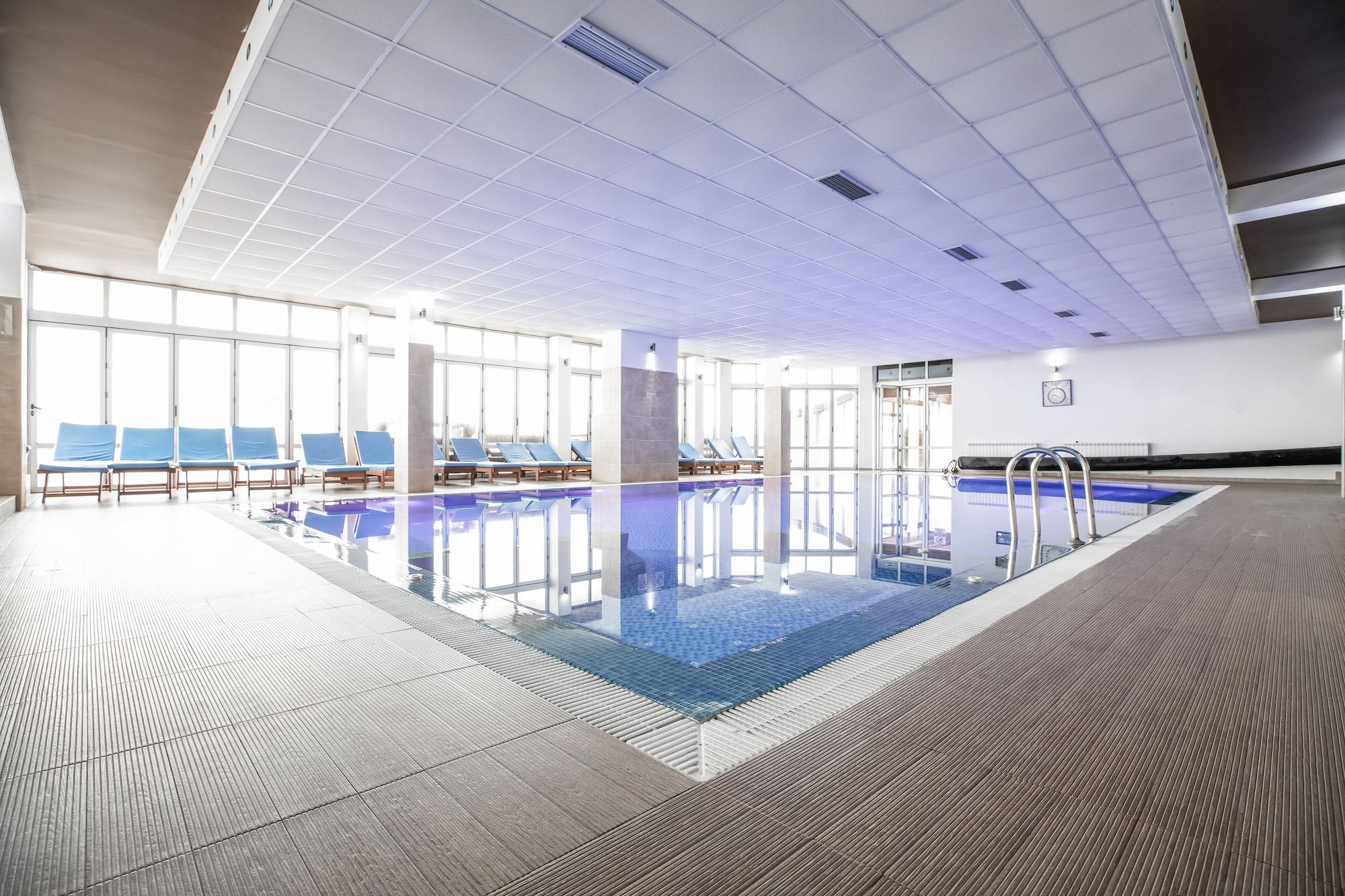 Vista Piscina Sky Cabin Apartments