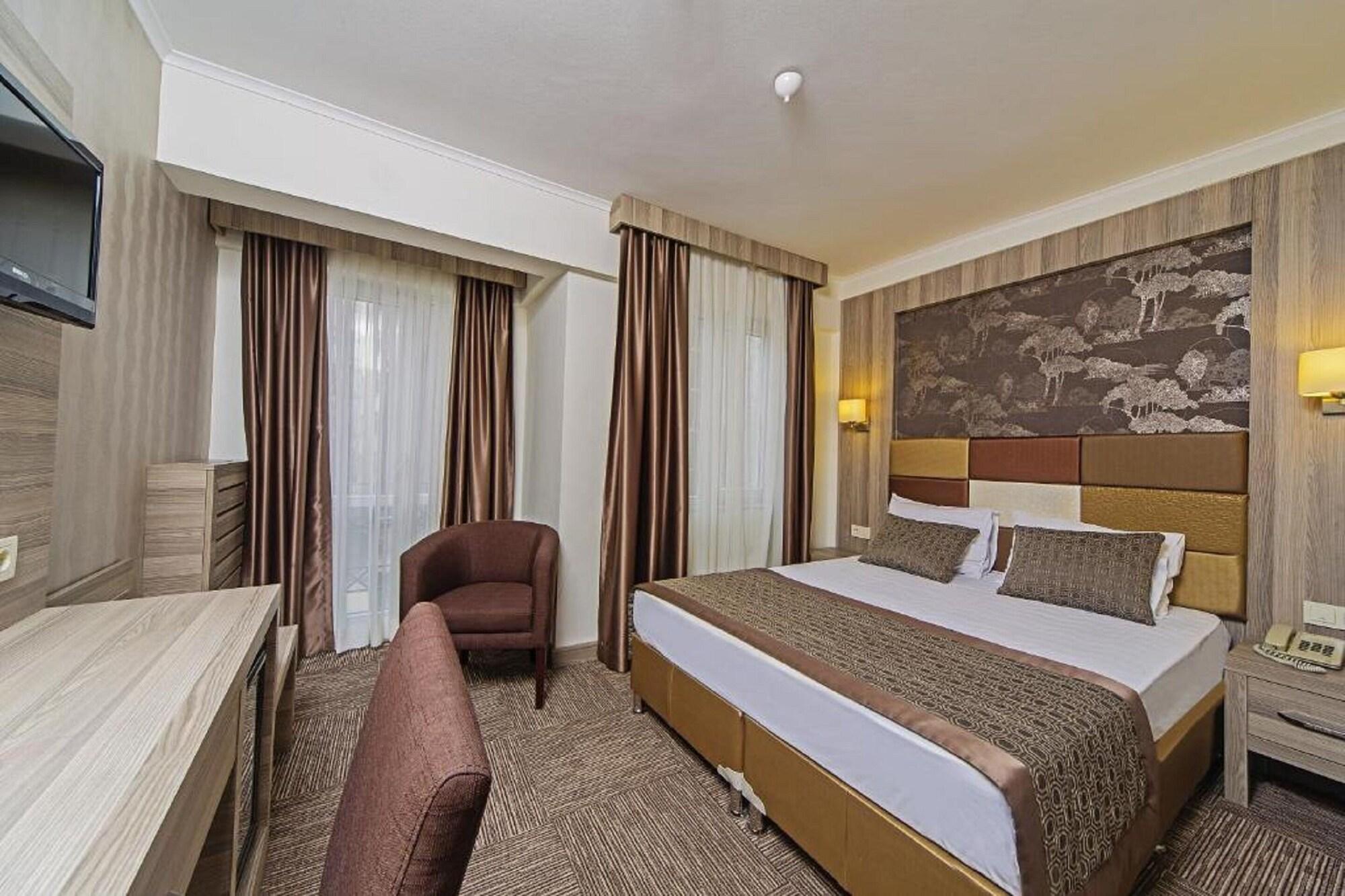 Varios Pera Arya Hotel