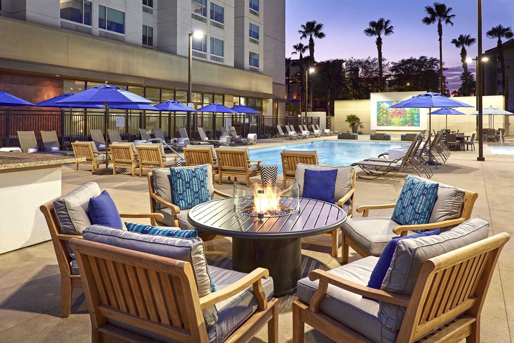 Comodidades do estabelecimento Cambria Hotel Anaheim Resort Area