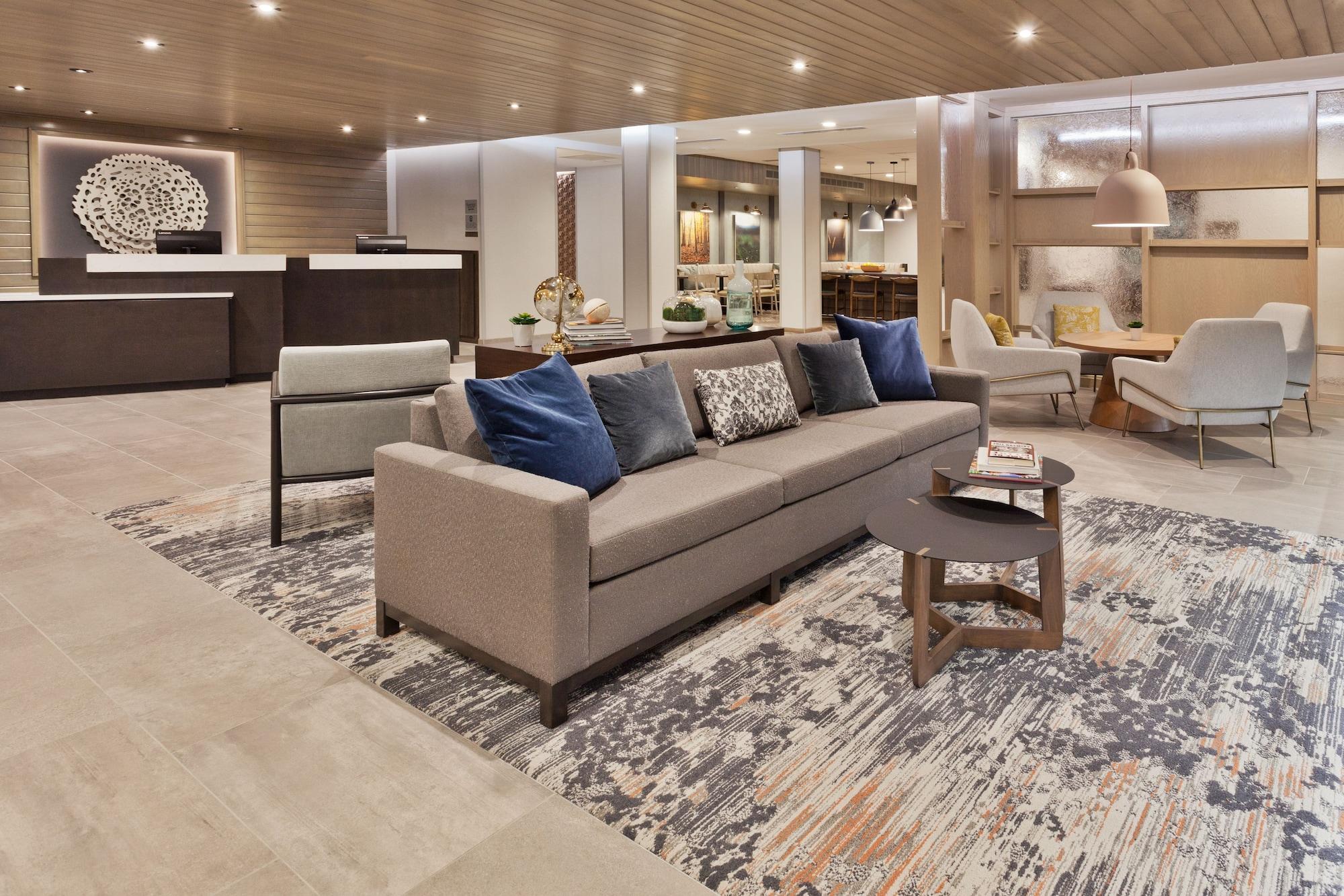 Vista Lobby Fairfield Inn & Suites by Marriott Birmingham Colonnade