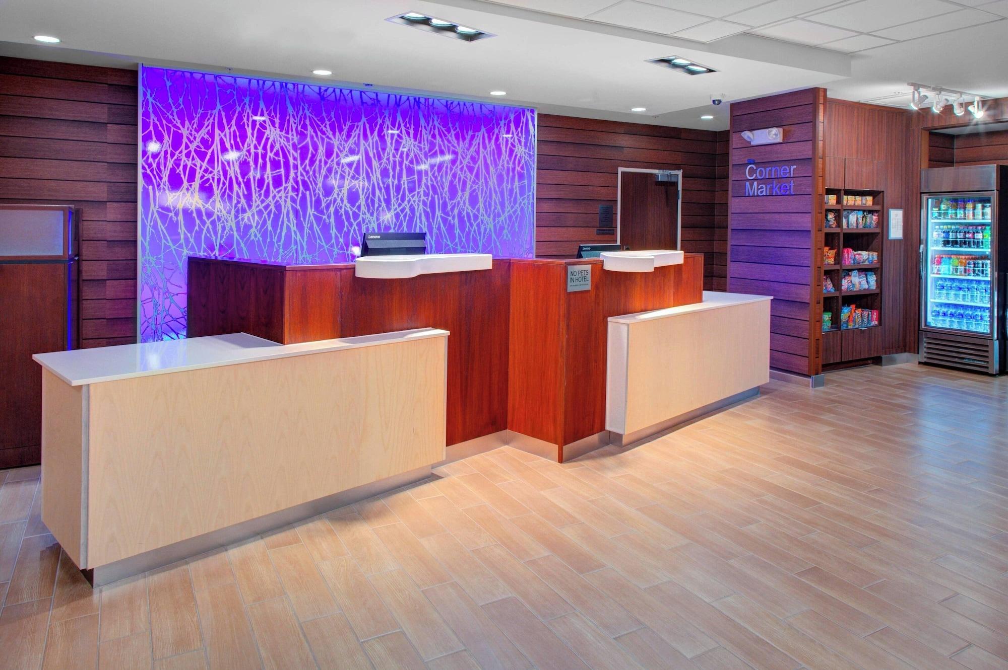 Vista Lobby Fairfield Inn & Suites by Marriott Hollister
