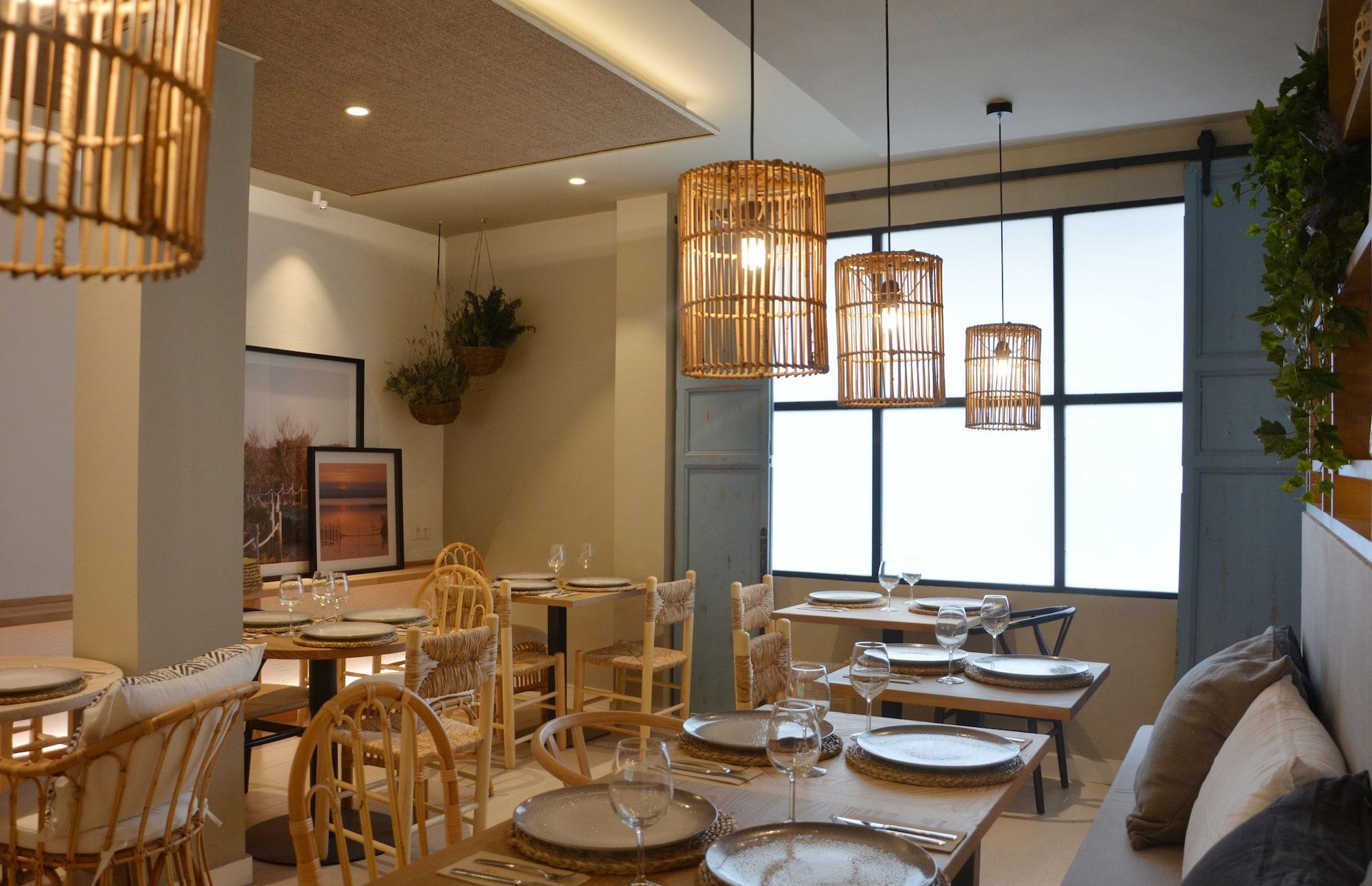 Restaurant You & Co. Saler Beach Boutique Hotel