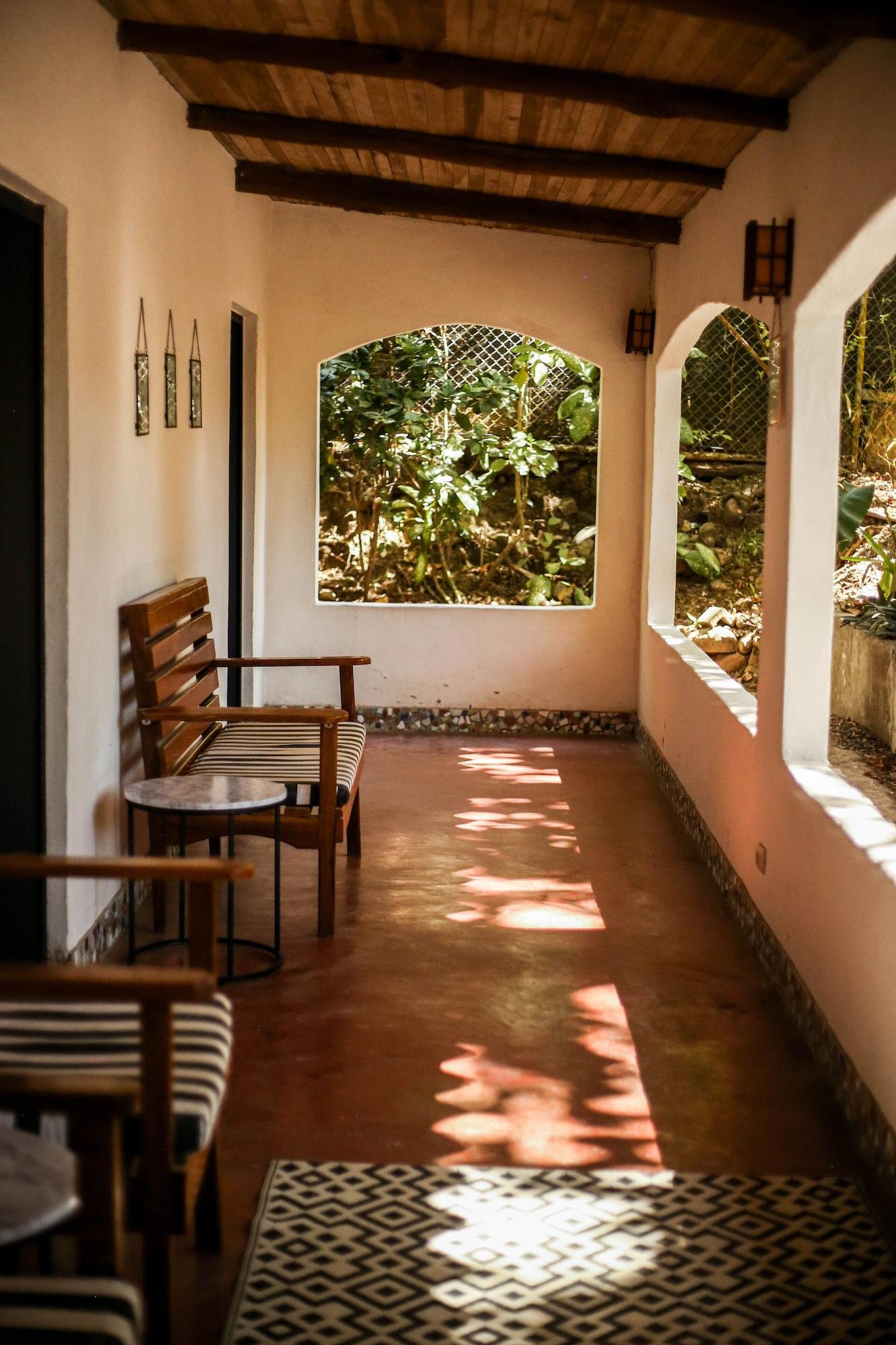 Vista Exterior Believe Surf & Yoga Lodge Santa Teresa - Hostel
