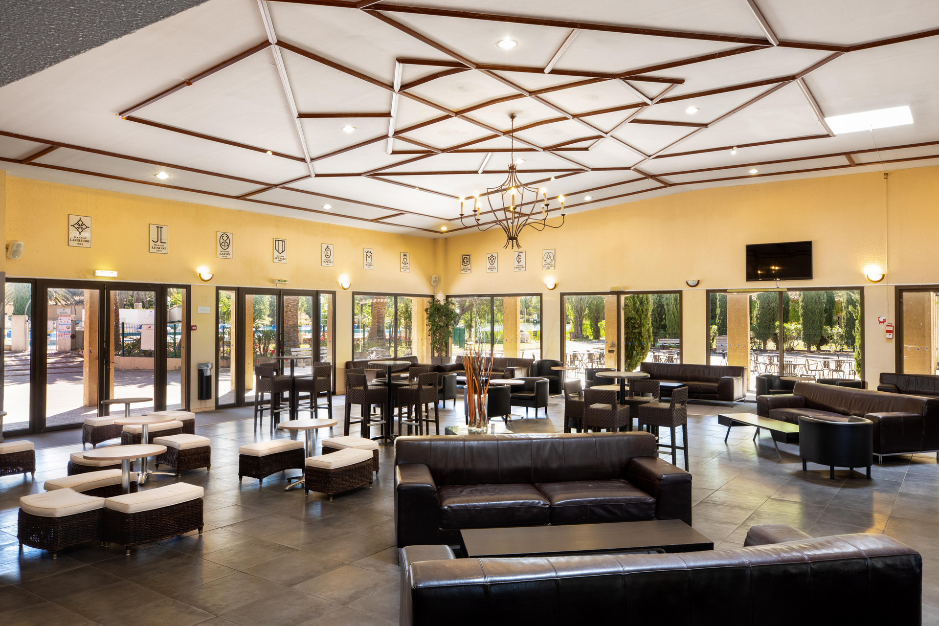 Vista Lobby SOWELL HÔTELS L'Olivier