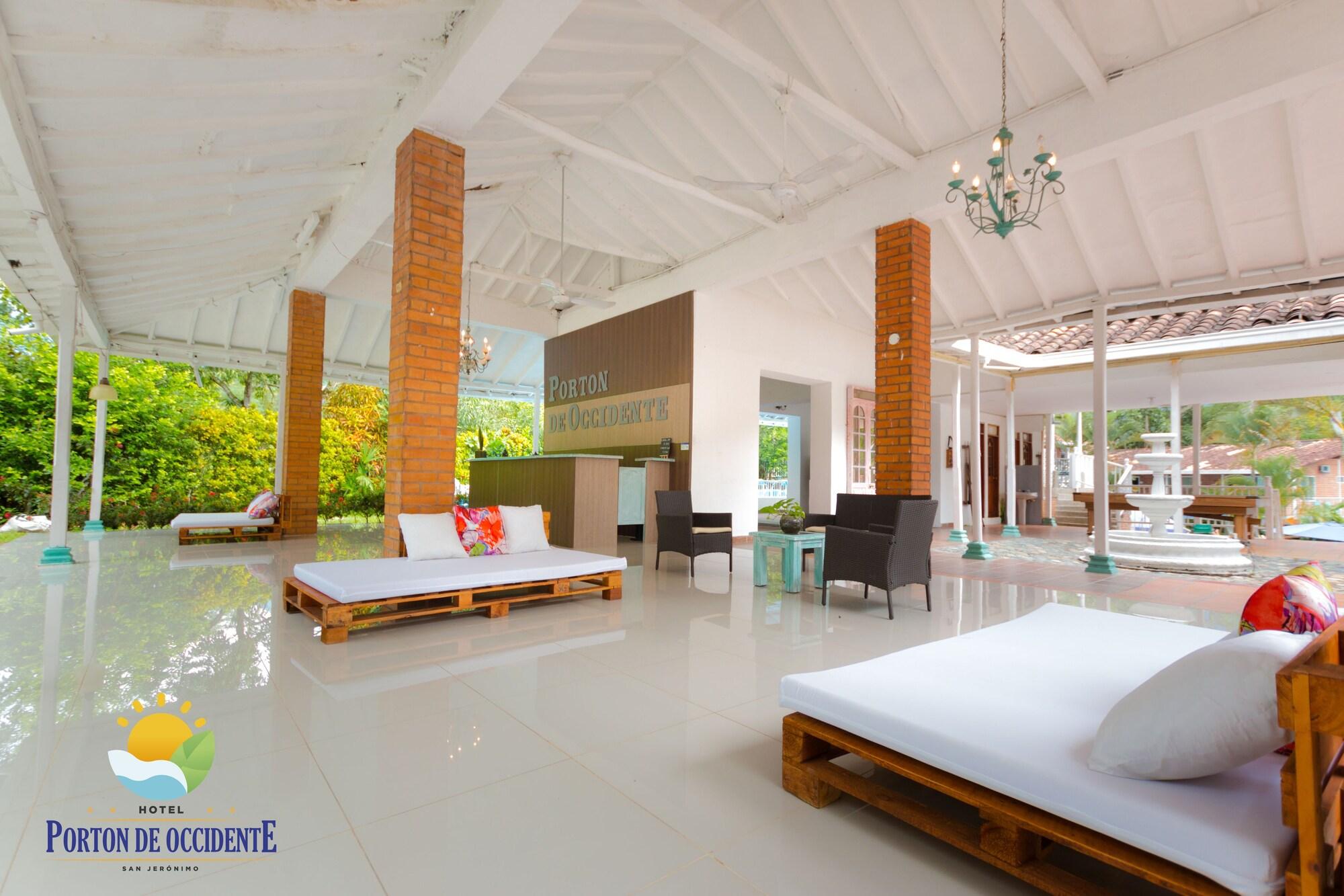 Vista Lobby Portón de Occidente by Bernalo Hotels